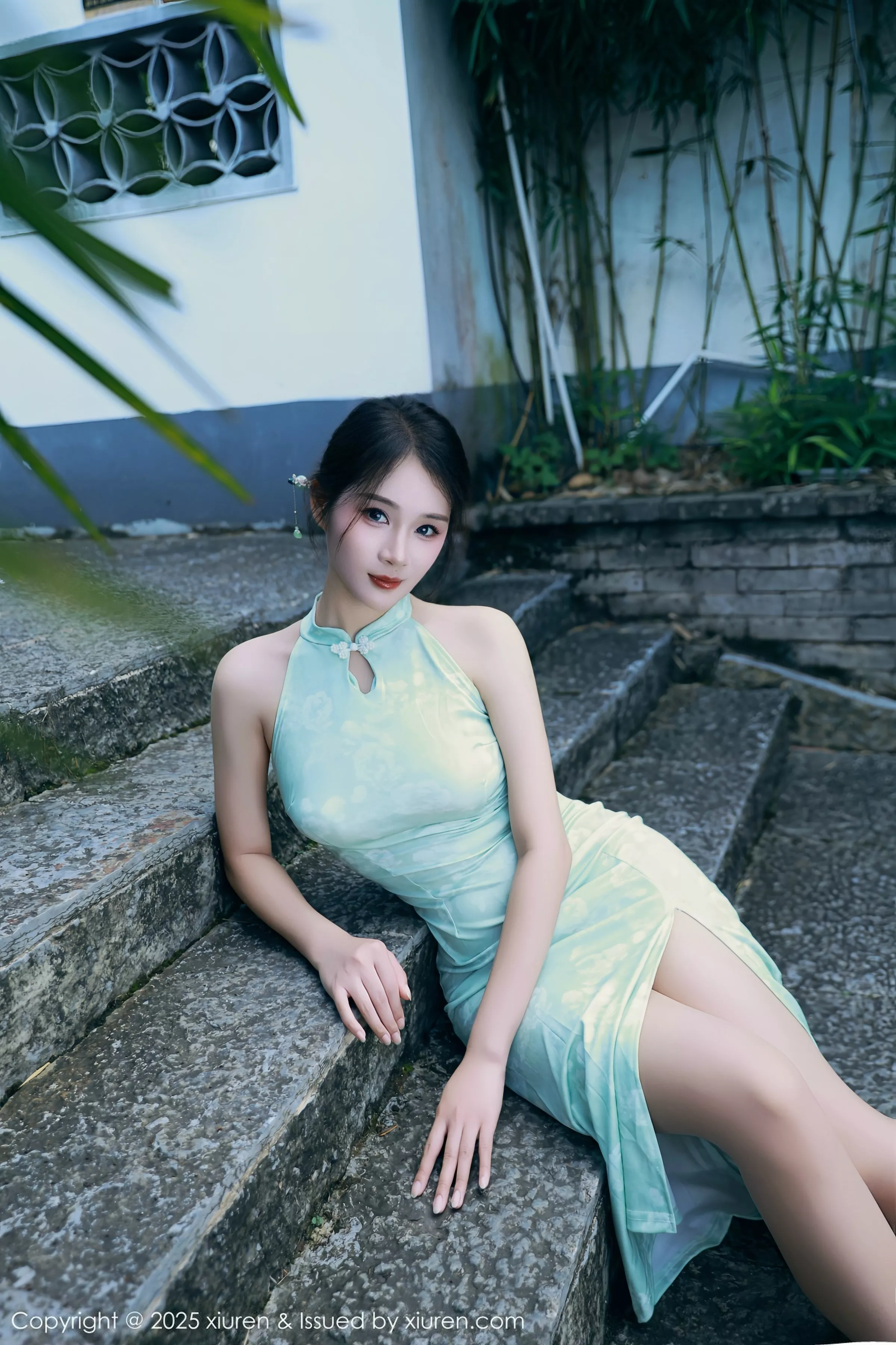 秀人集.com_[XiuRen秀人网]No.10538_模特南乔性感浅绿色旗袍服饰配超薄无内肉丝秀完美身材诱惑写真84P