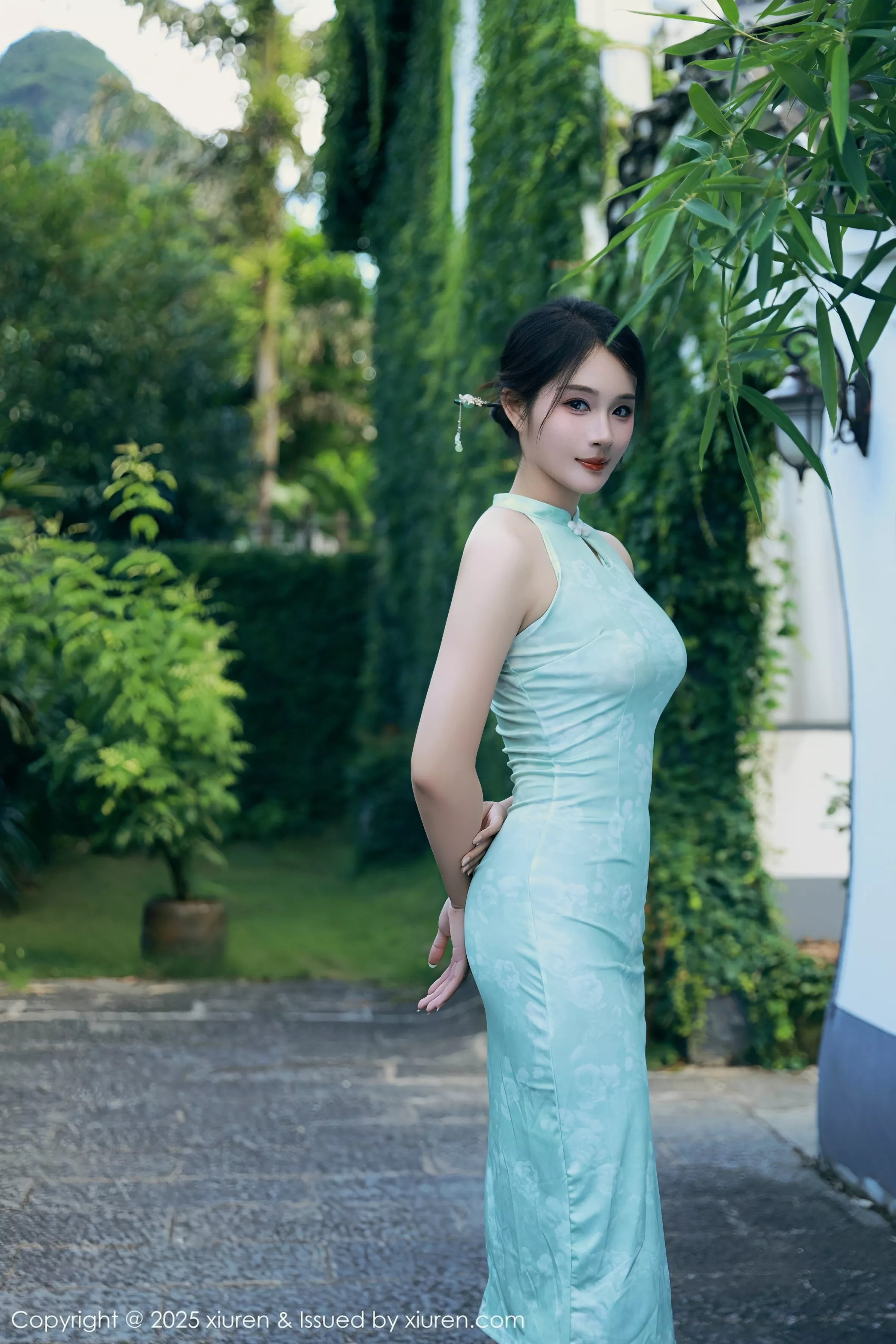 秀人集.com_[XiuRen秀人网]No.10538_模特南乔性感浅绿色旗袍服饰配超薄无内肉丝秀完美身材诱惑写真84P