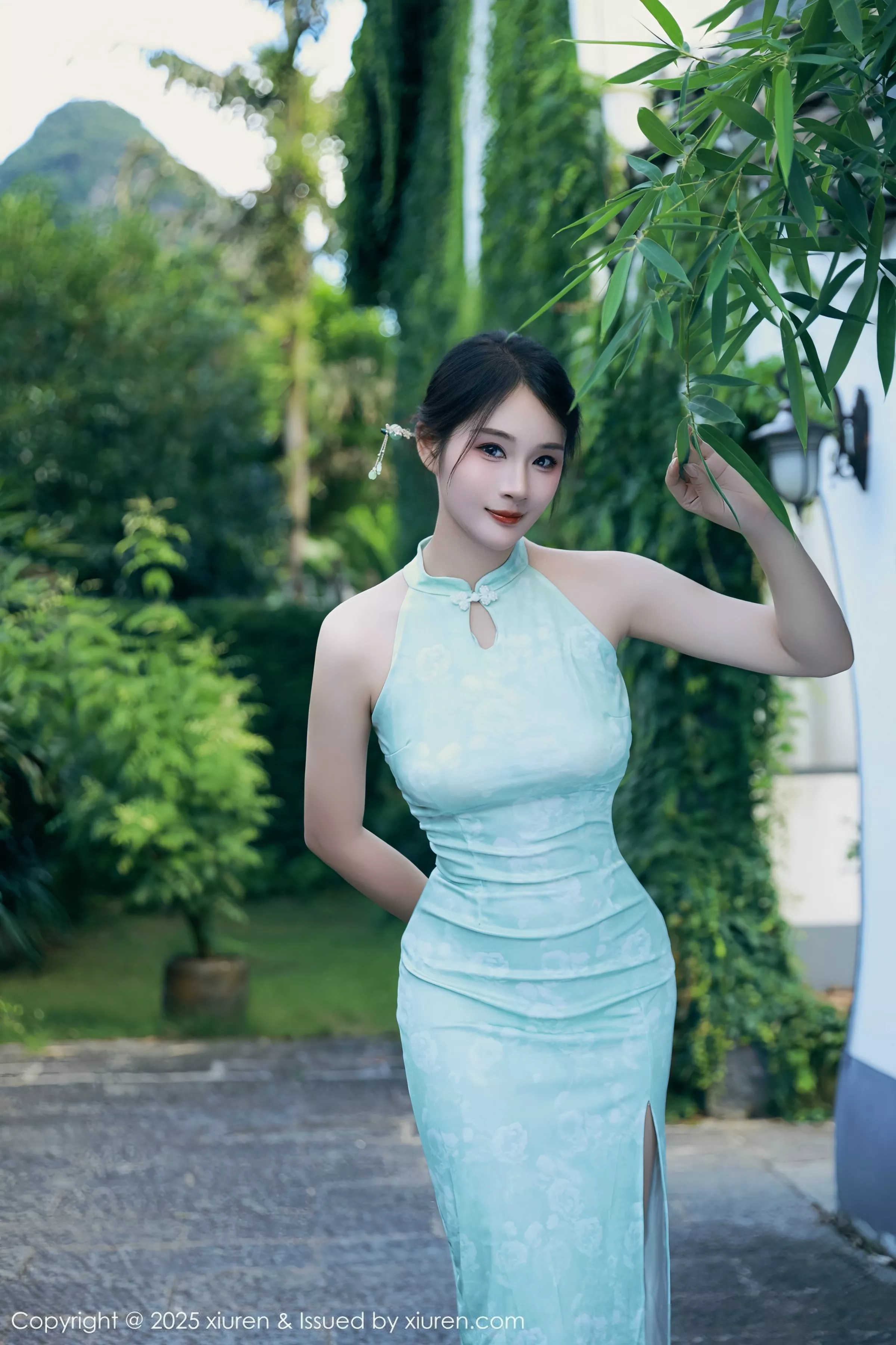 秀人集.com_[XiuRen秀人网]No.10538_模特南乔性感浅绿色旗袍服饰配超薄无内肉丝秀完美身材诱惑写真84P