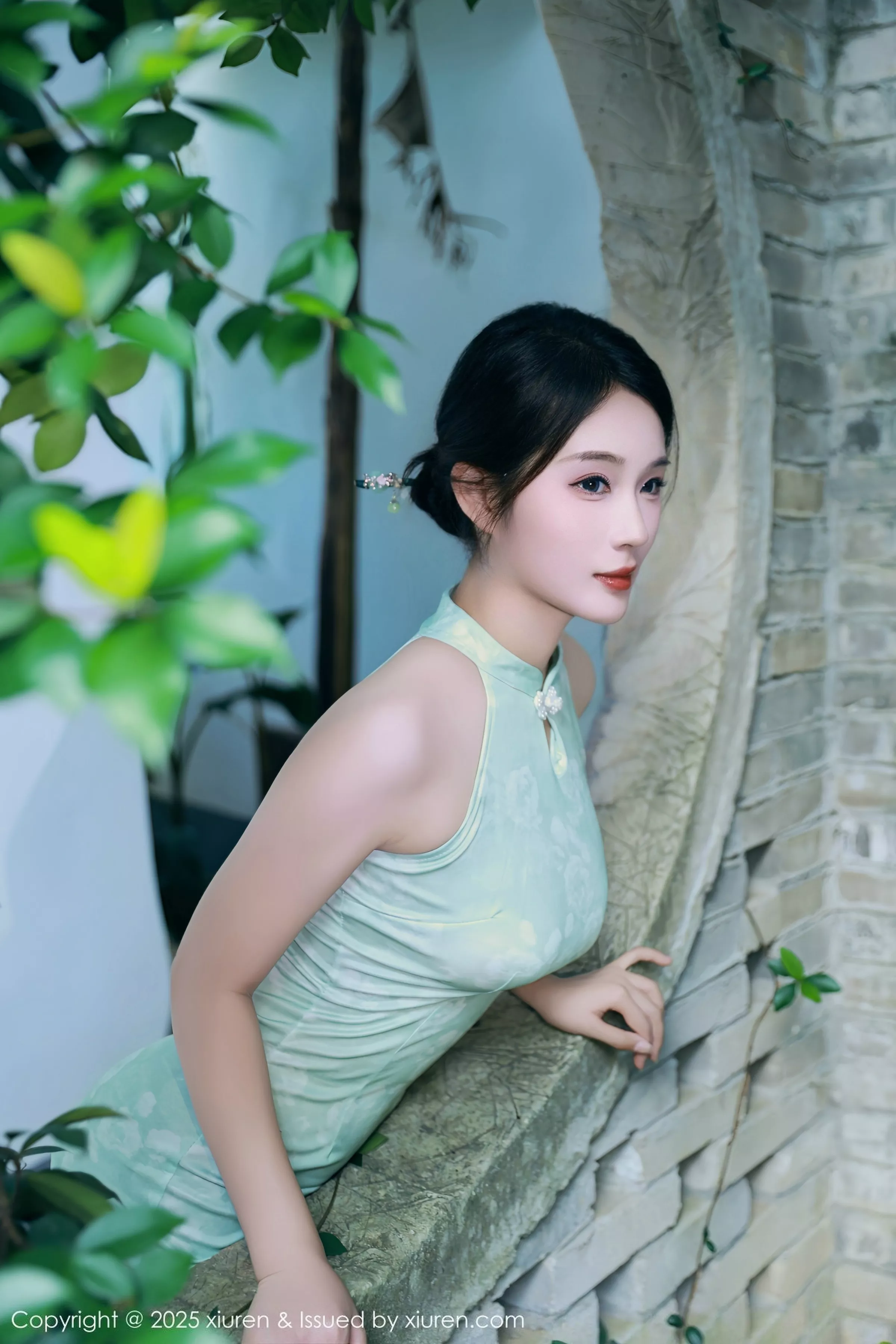 秀人集.com_[XiuRen秀人网]No.10538_模特南乔性感浅绿色旗袍服饰配超薄无内肉丝秀完美身材诱惑写真84P