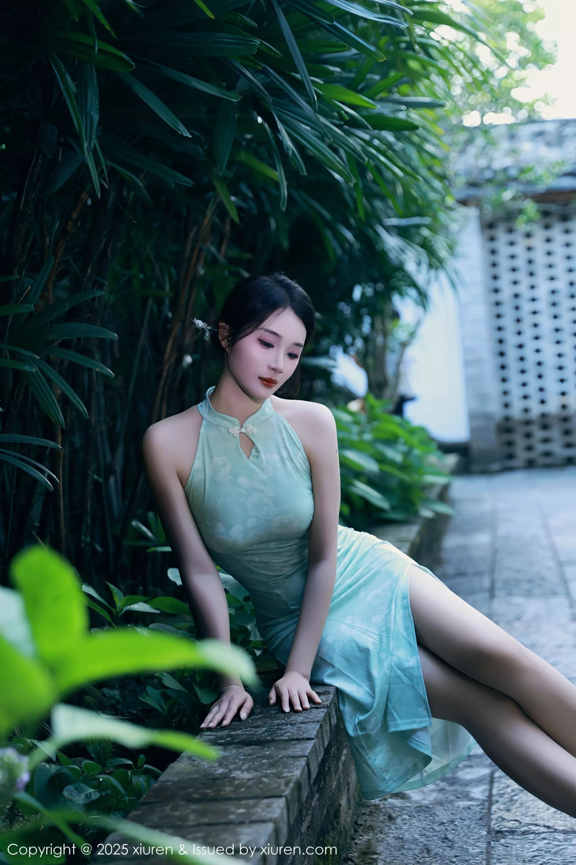 秀人集.com_[XiuRen秀人网]No.10538_模特南乔性感浅绿色旗袍服饰配超薄无内肉丝秀完美身材诱惑写真84P