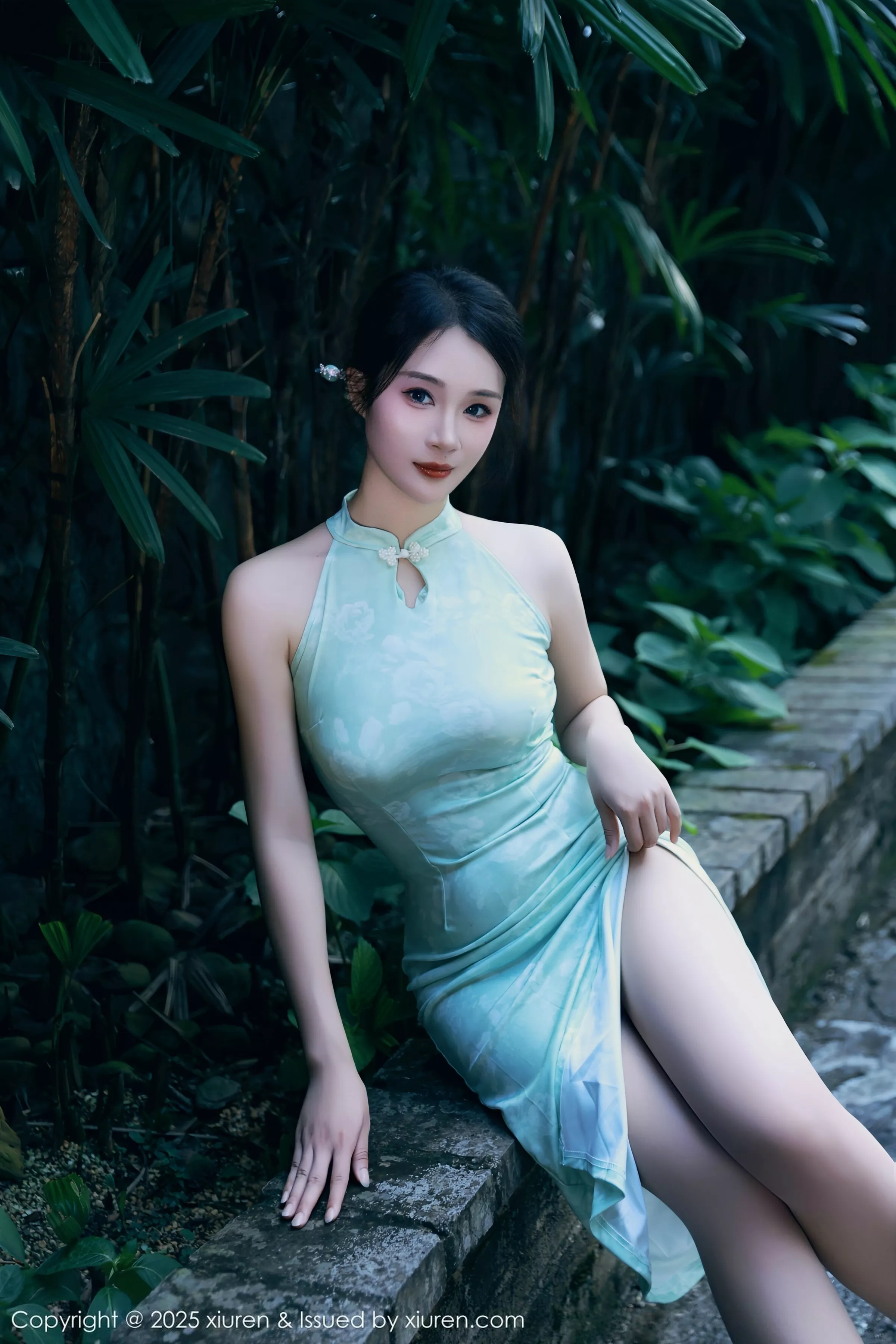 秀人集.com_[XiuRen秀人网]No.10538_模特南乔性感浅绿色旗袍服饰配超薄无内肉丝秀完美身材诱惑写真84P