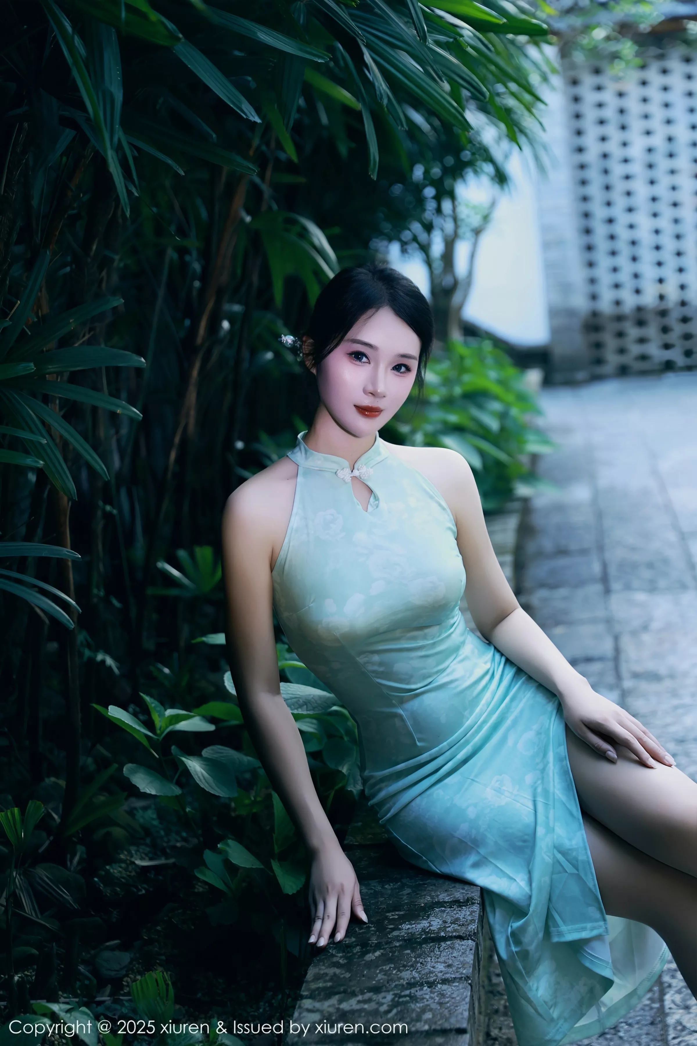 秀人集.com_[XiuRen秀人网]No.10538_模特南乔性感浅绿色旗袍服饰配超薄无内肉丝秀完美身材诱惑写真84P