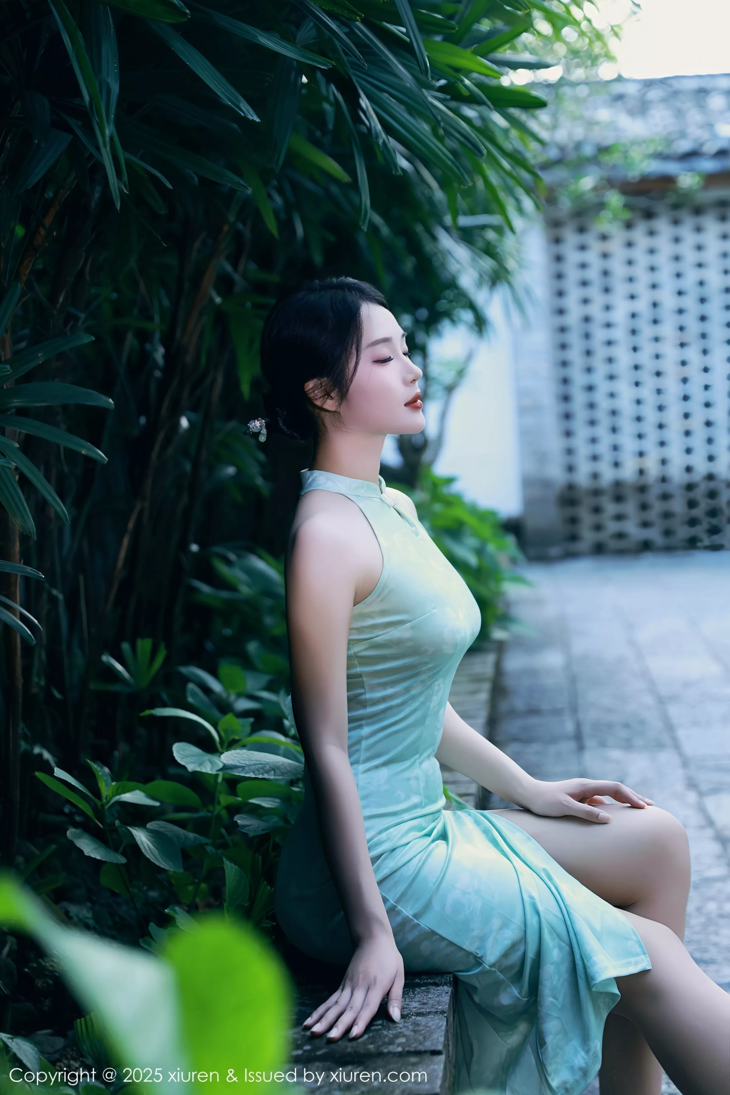 秀人集.com_[XiuRen秀人网]No.10538_模特南乔性感浅绿色旗袍服饰配超薄无内肉丝秀完美身材诱惑写真84P