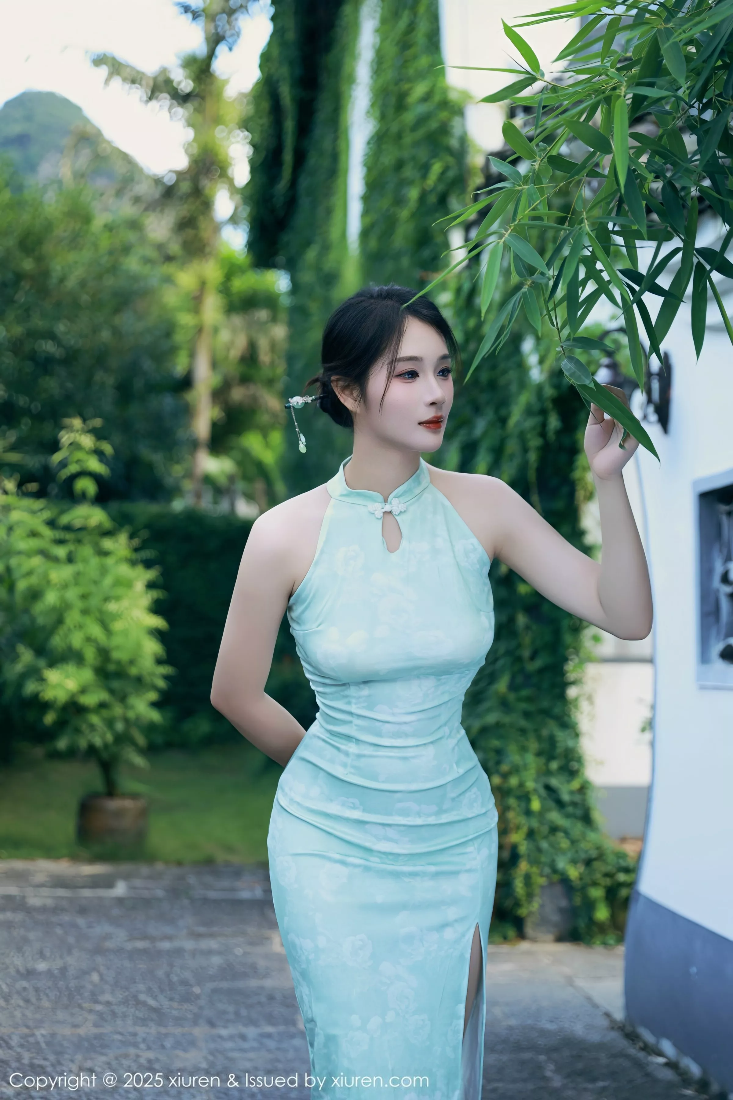 秀人集.com_[XiuRen秀人网]No.10538_模特南乔性感浅绿色旗袍服饰配超薄无内肉丝秀完美身材诱惑写真84P