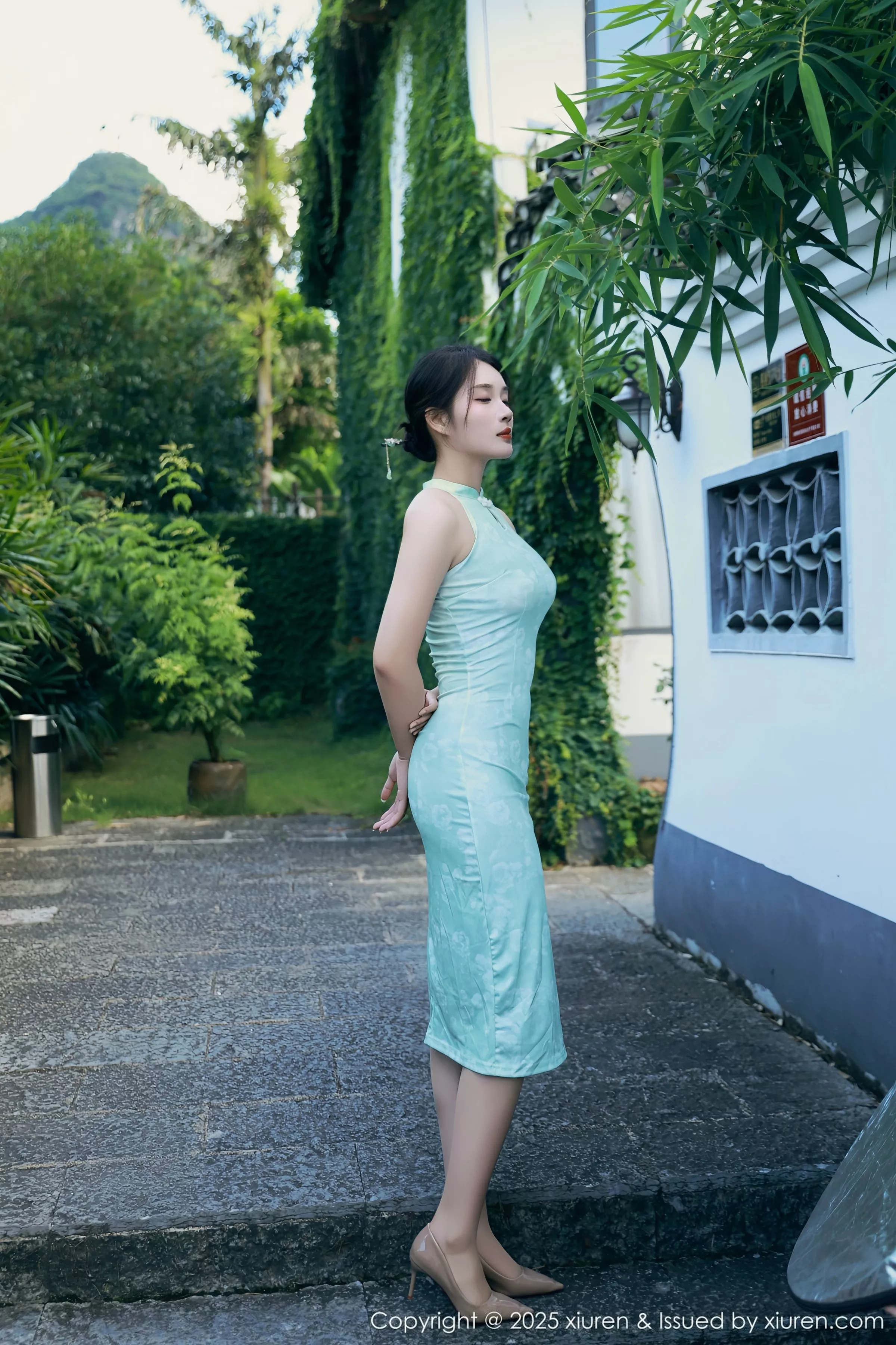 秀人集.com_[XiuRen秀人网]No.10538_模特南乔性感浅绿色旗袍服饰配超薄无内肉丝秀完美身材诱惑写真84P