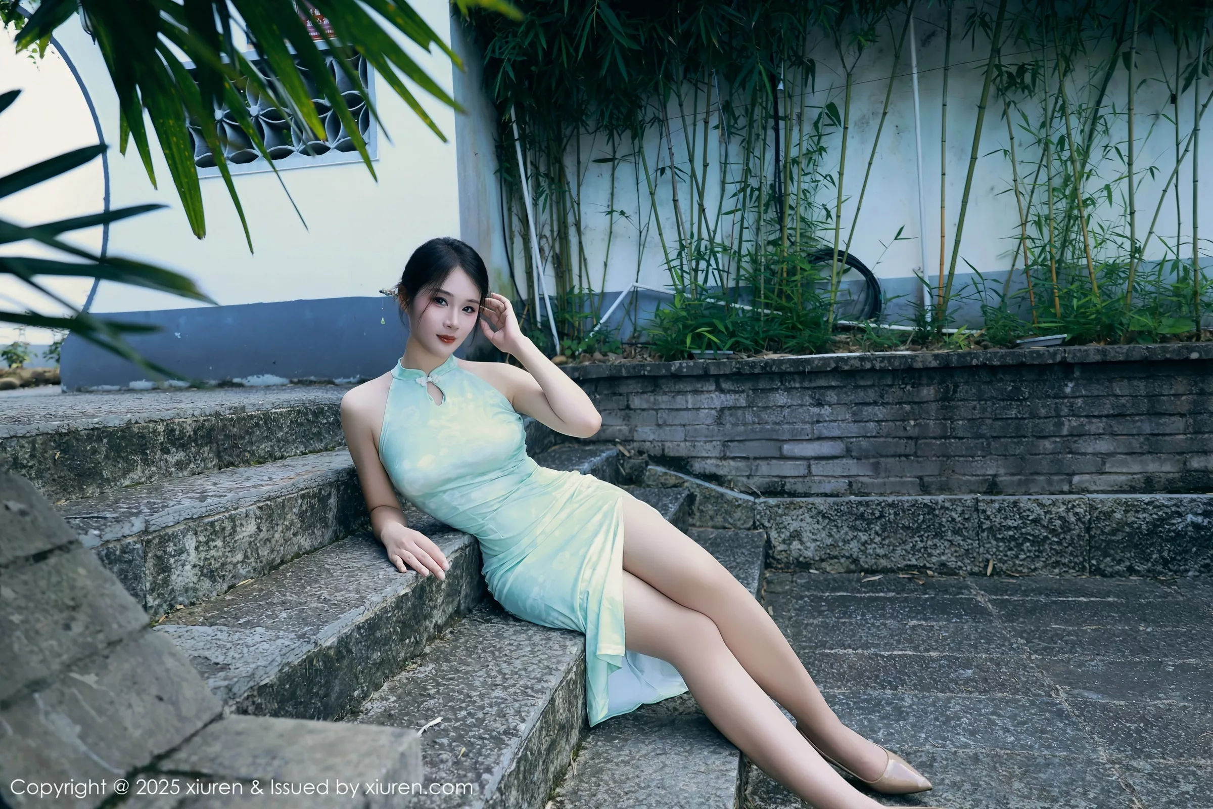 秀人集.com_[XiuRen秀人网]No.10538_模特南乔性感浅绿色旗袍服饰配超薄无内肉丝秀完美身材诱惑写真84P