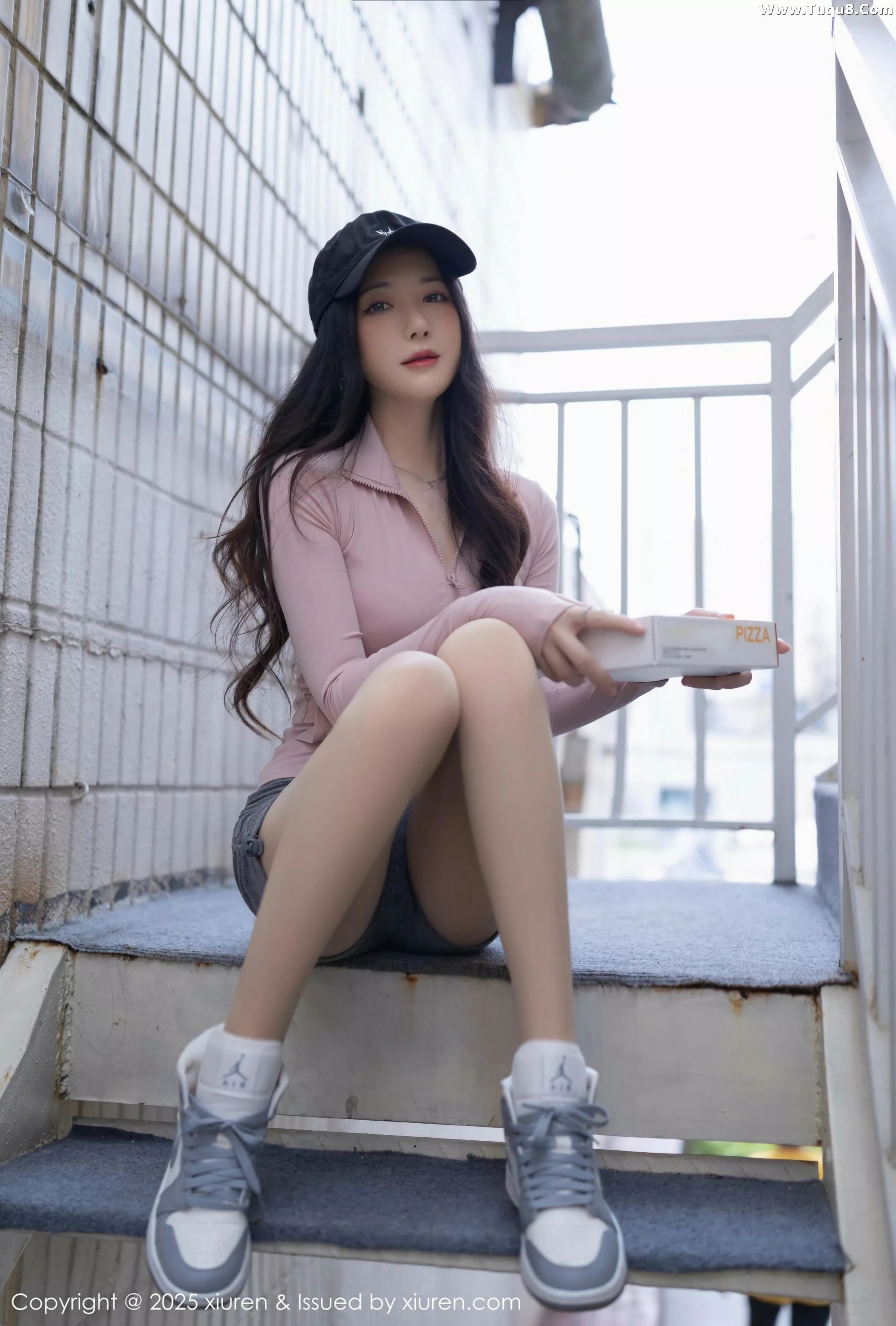 秀人集.com_[XiuRen秀人网]No.10542_模特鱼子酱Fish粉色上衣配灰短裙露灰色内衣秀曼妙身材诱惑写真80P