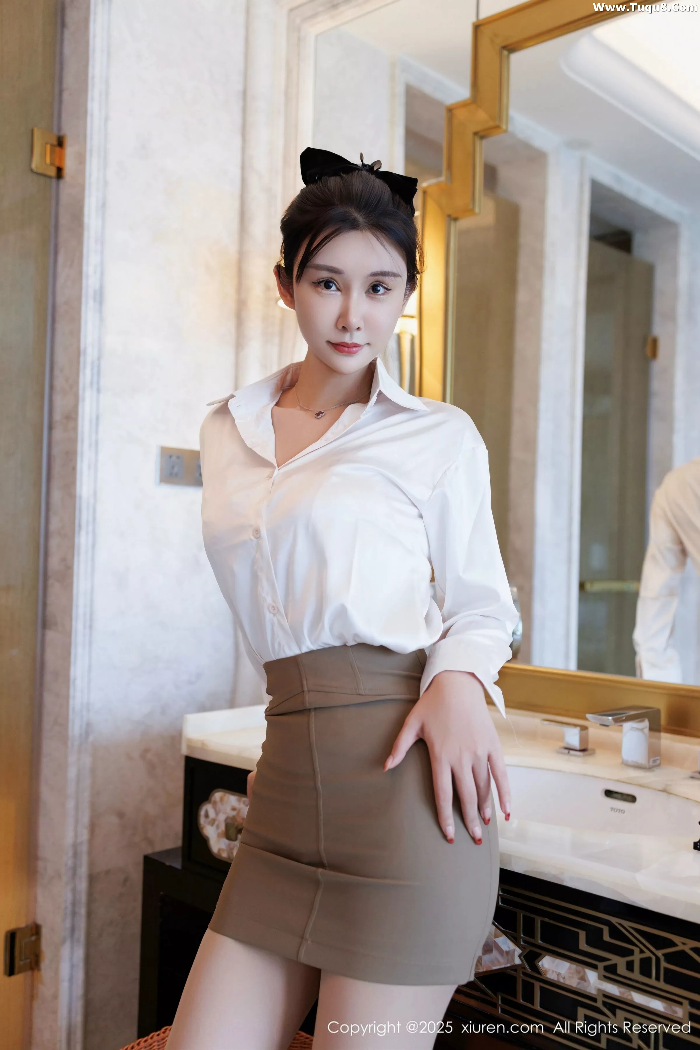 秀人集.com_[XiuRen秀人网]No.10543_模特艺艺yiyi性感白色衬衫露白色内衣配超薄肉丝秀美腿诱惑写真49P