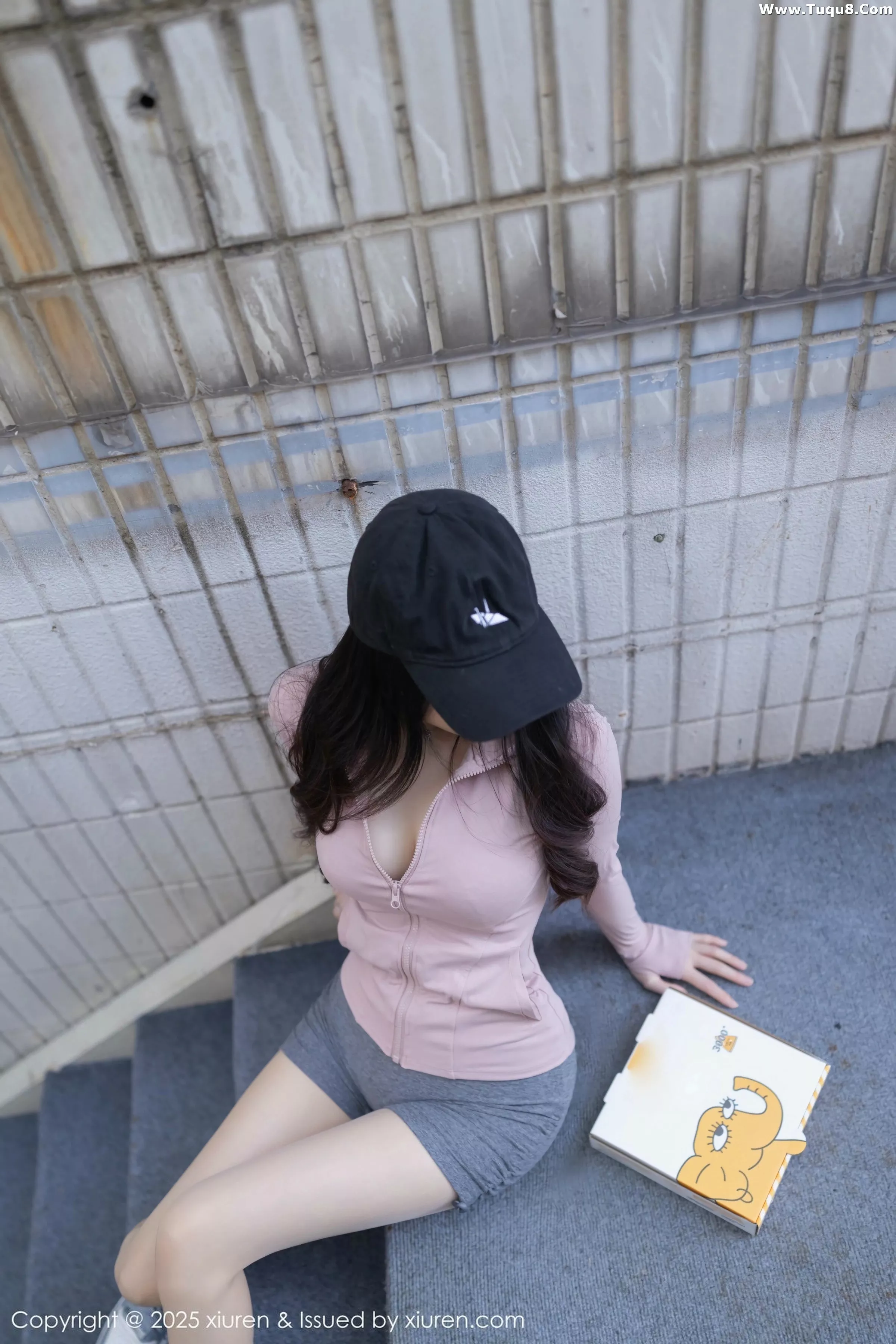 秀人集.com_[XiuRen秀人网]No.10542_模特鱼子酱Fish粉色上衣配灰短裙露灰色内衣秀曼妙身材诱惑写真80P