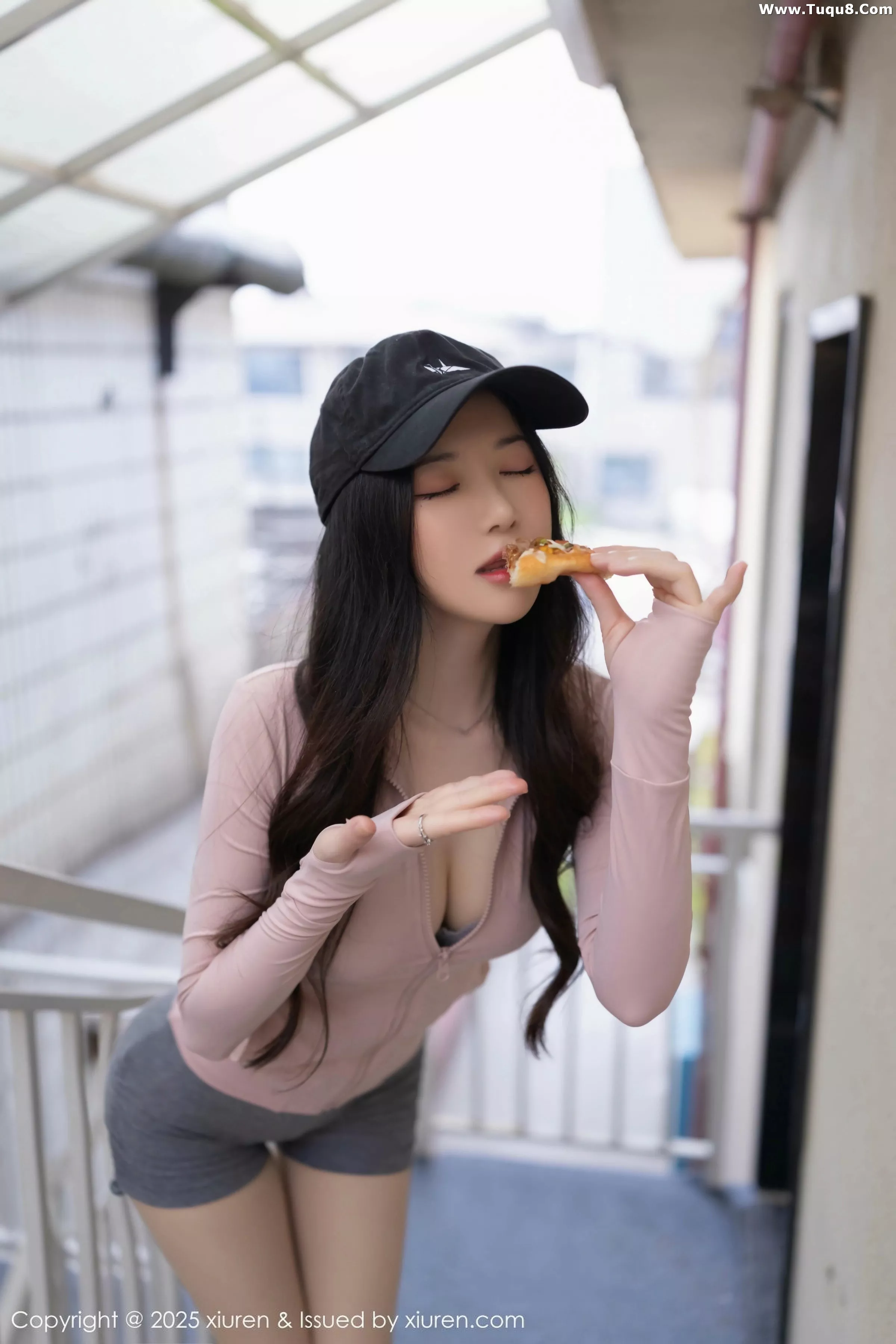 秀人集.com_[XiuRen秀人网]No.10542_模特鱼子酱Fish粉色上衣配灰短裙露灰色内衣秀曼妙身材诱惑写真80P