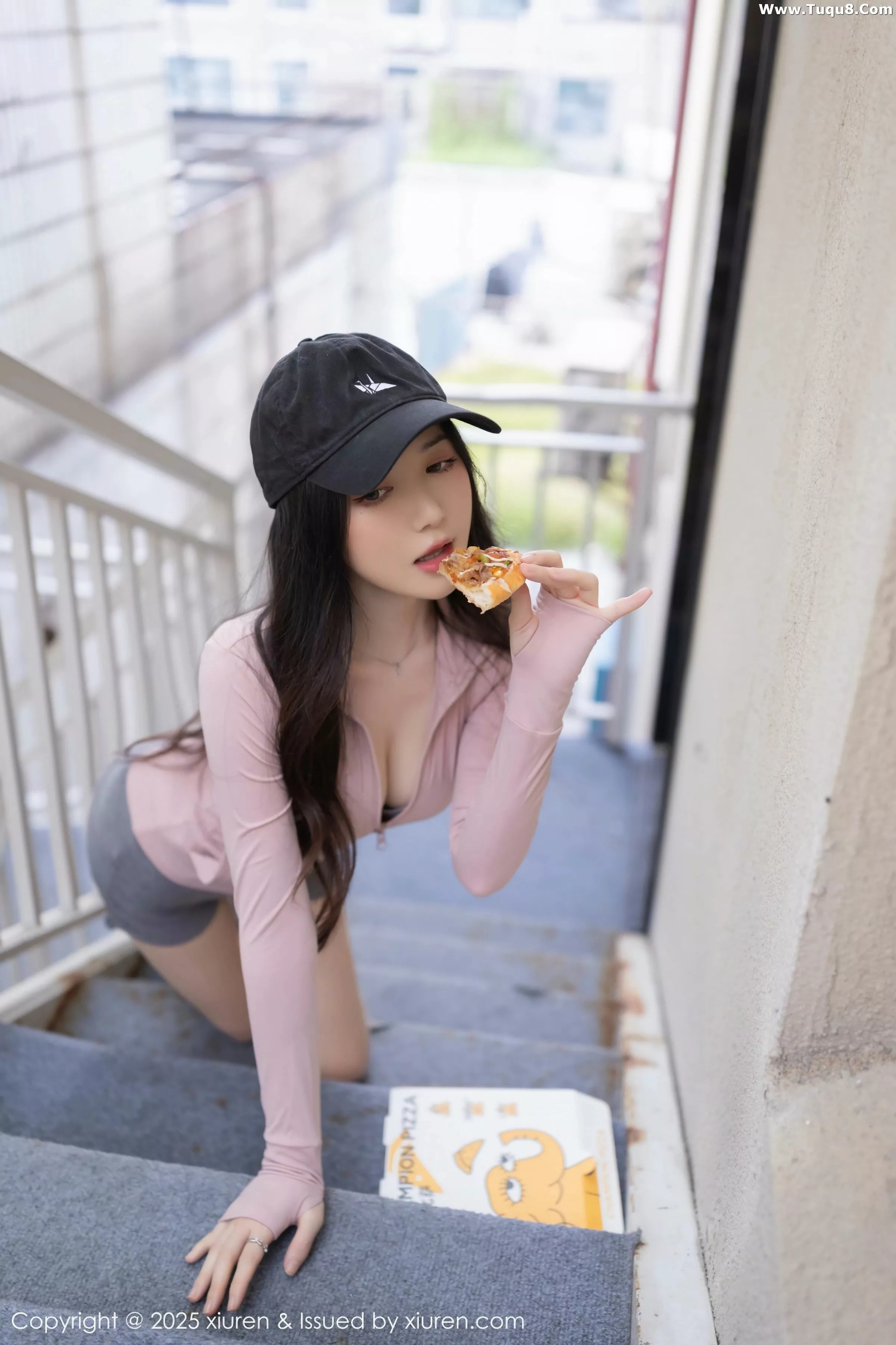 秀人集.com_[XiuRen秀人网]No.10542_模特鱼子酱Fish粉色上衣配灰短裙露灰色内衣秀曼妙身材诱惑写真80P