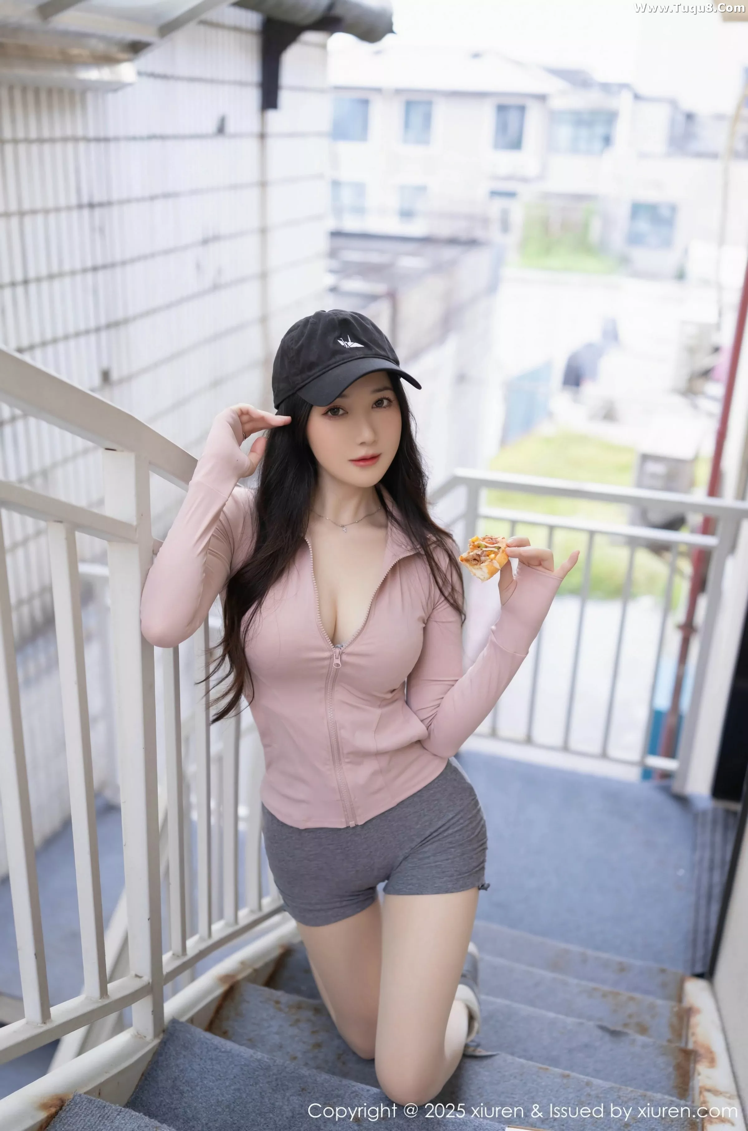 秀人集.com_[XiuRen秀人网]No.10542_模特鱼子酱Fish粉色上衣配灰短裙露灰色内衣秀曼妙身材诱惑写真80P