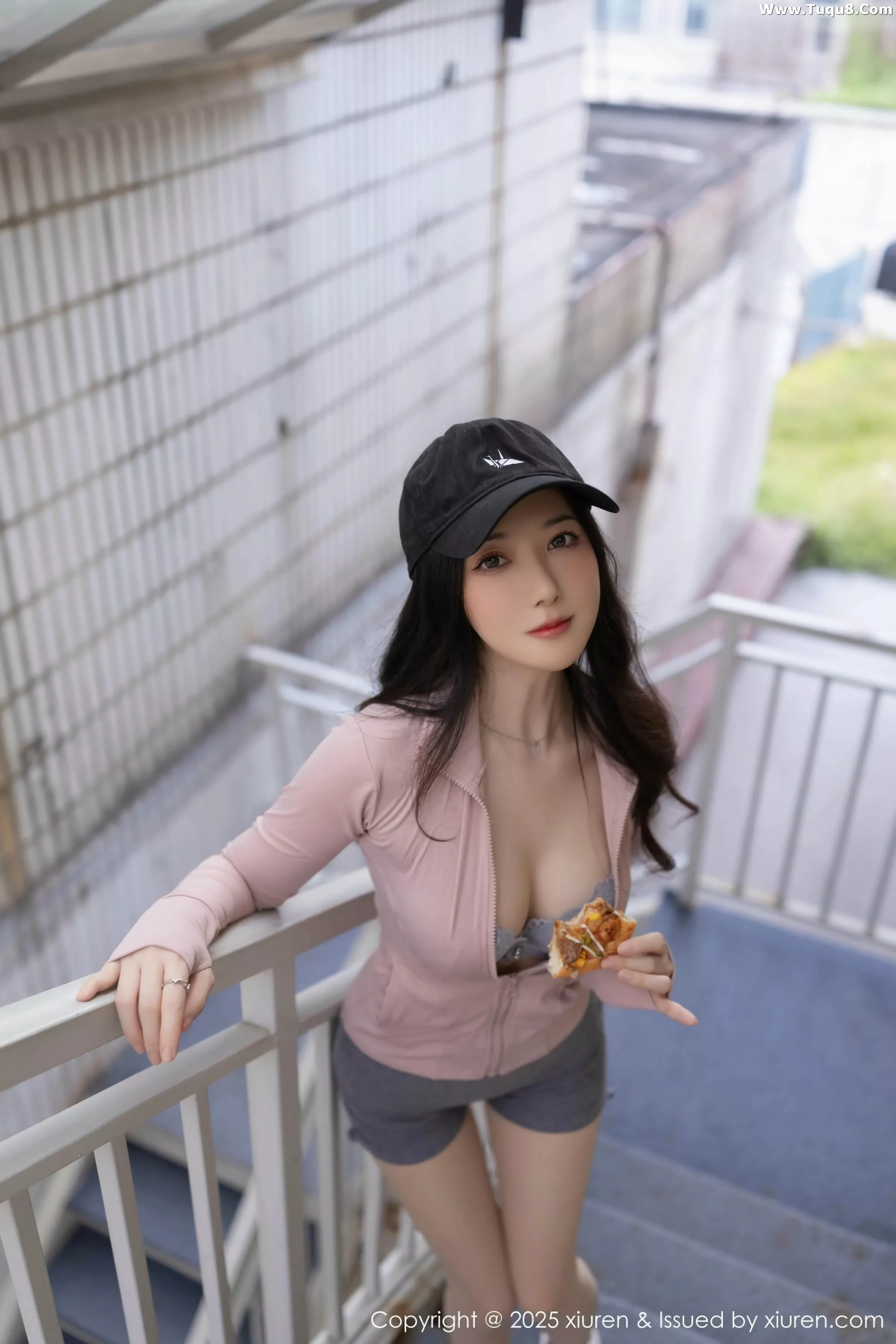 秀人集.com_[XiuRen秀人网]No.10542_模特鱼子酱Fish粉色上衣配灰短裙露灰色内衣秀曼妙身材诱惑写真80P