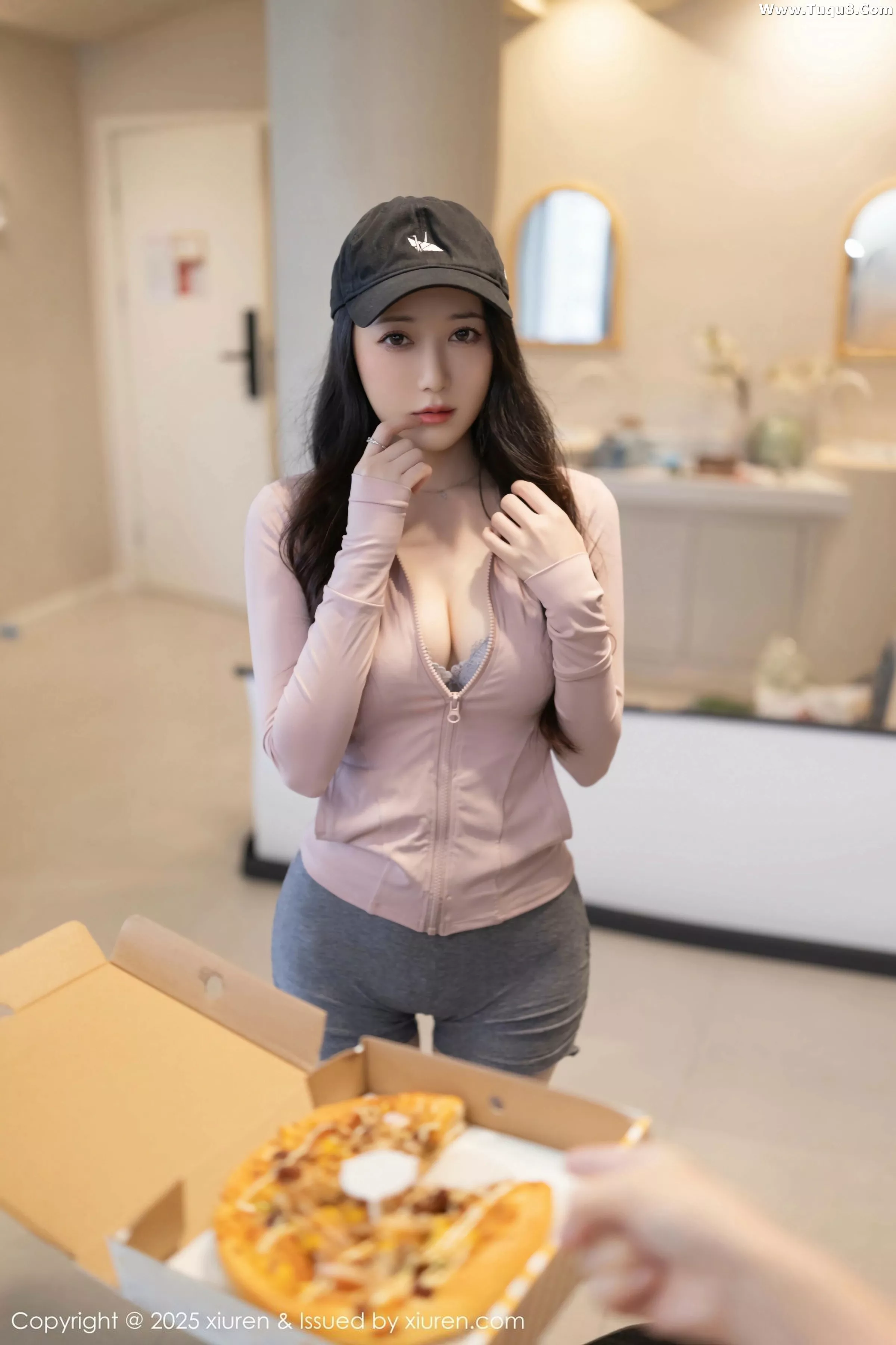 秀人集.com_[XiuRen秀人网]No.10542_模特鱼子酱Fish粉色上衣配灰短裙露灰色内衣秀曼妙身材诱惑写真80P