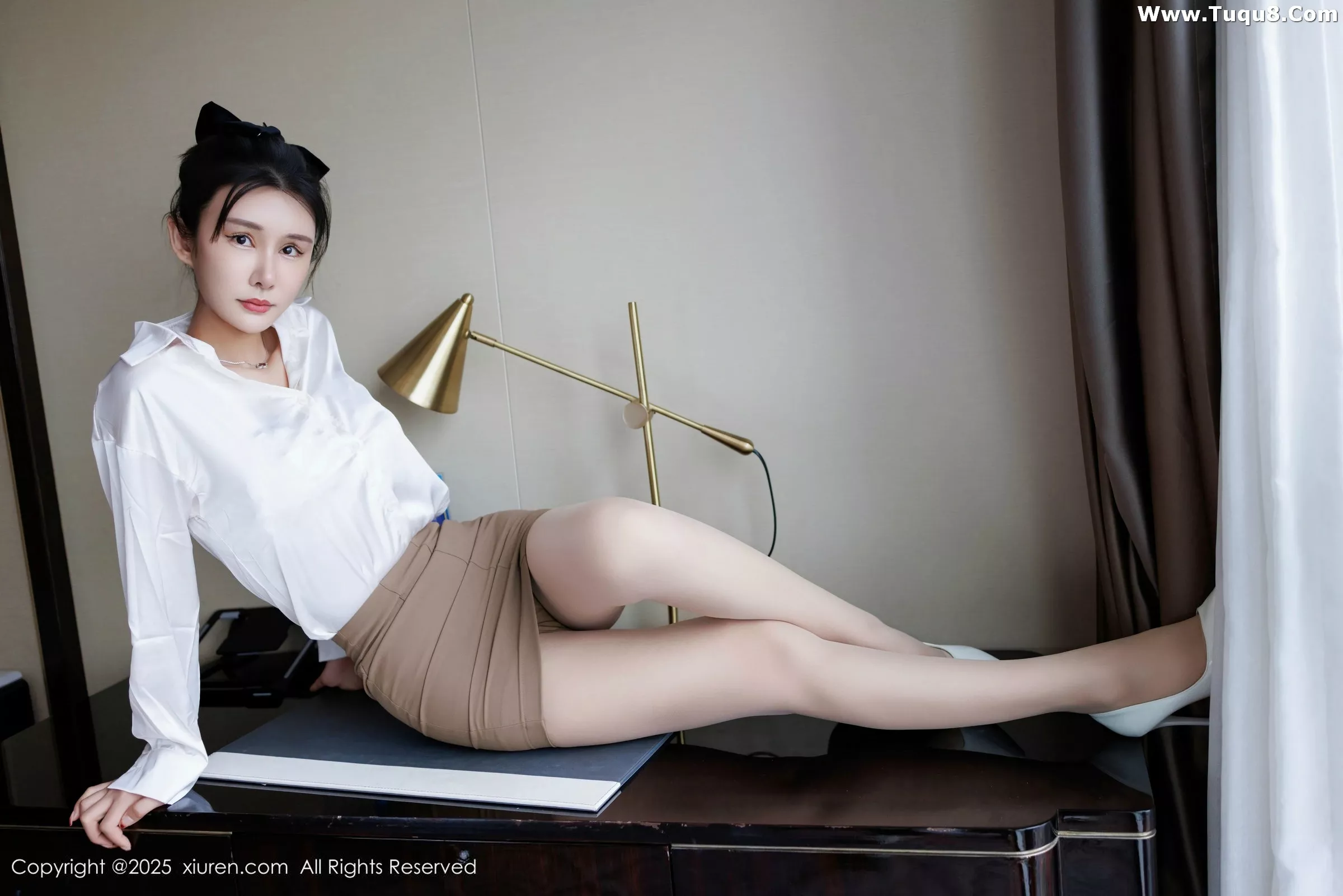 秀人集.com_[XiuRen秀人网]No.10543_模特艺艺yiyi性感白色衬衫露白色内衣配超薄肉丝秀美腿诱惑写真49P