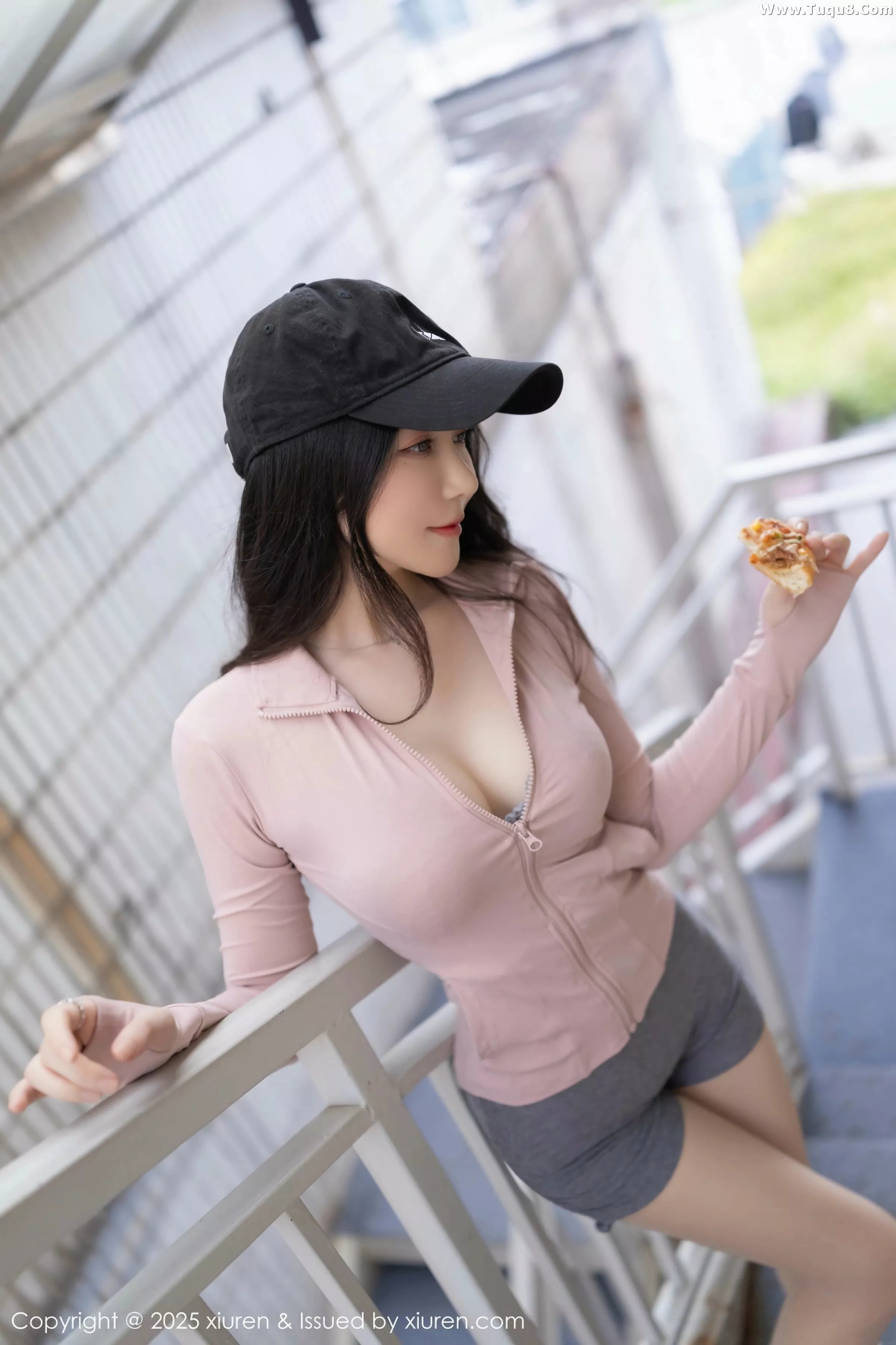 秀人集.com_[XiuRen秀人网]No.10542_模特鱼子酱Fish粉色上衣配灰短裙露灰色内衣秀曼妙身材诱惑写真80P