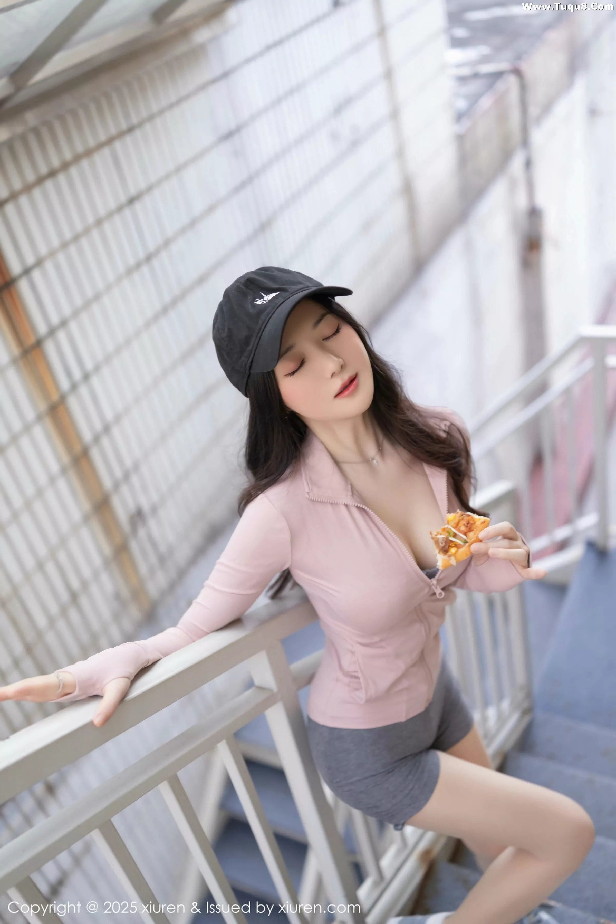 秀人集.com_[XiuRen秀人网]No.10542_模特鱼子酱Fish粉色上衣配灰短裙露灰色内衣秀曼妙身材诱惑写真80P