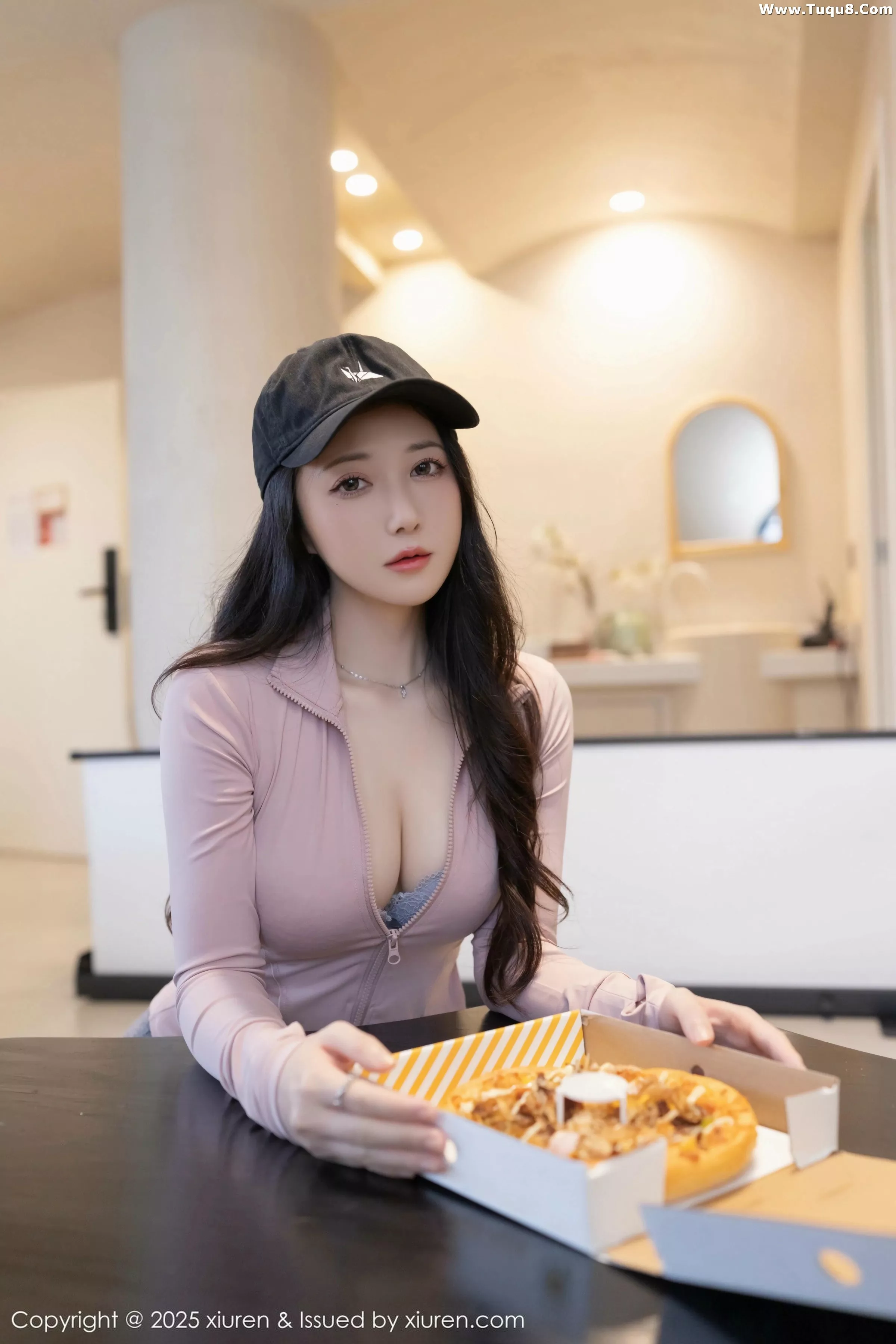 秀人集.com_[XiuRen秀人网]No.10542_模特鱼子酱Fish粉色上衣配灰短裙露灰色内衣秀曼妙身材诱惑写真80P