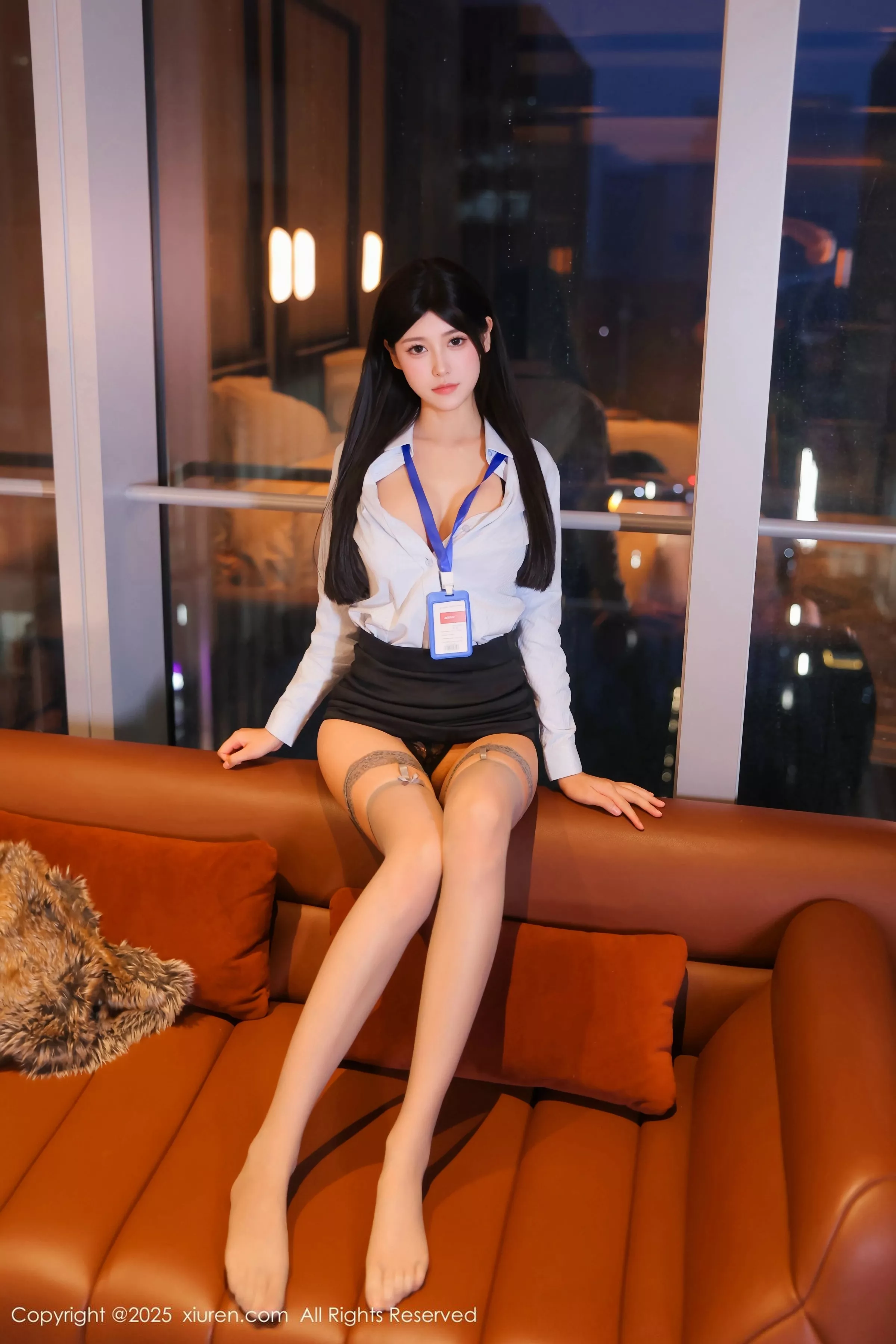 秀人集.com_[XiuRen秀人网]No.10440_模特余安安OL服饰露黑色情趣内衣配灰丝袜秀凹凸身材诱惑写真69P