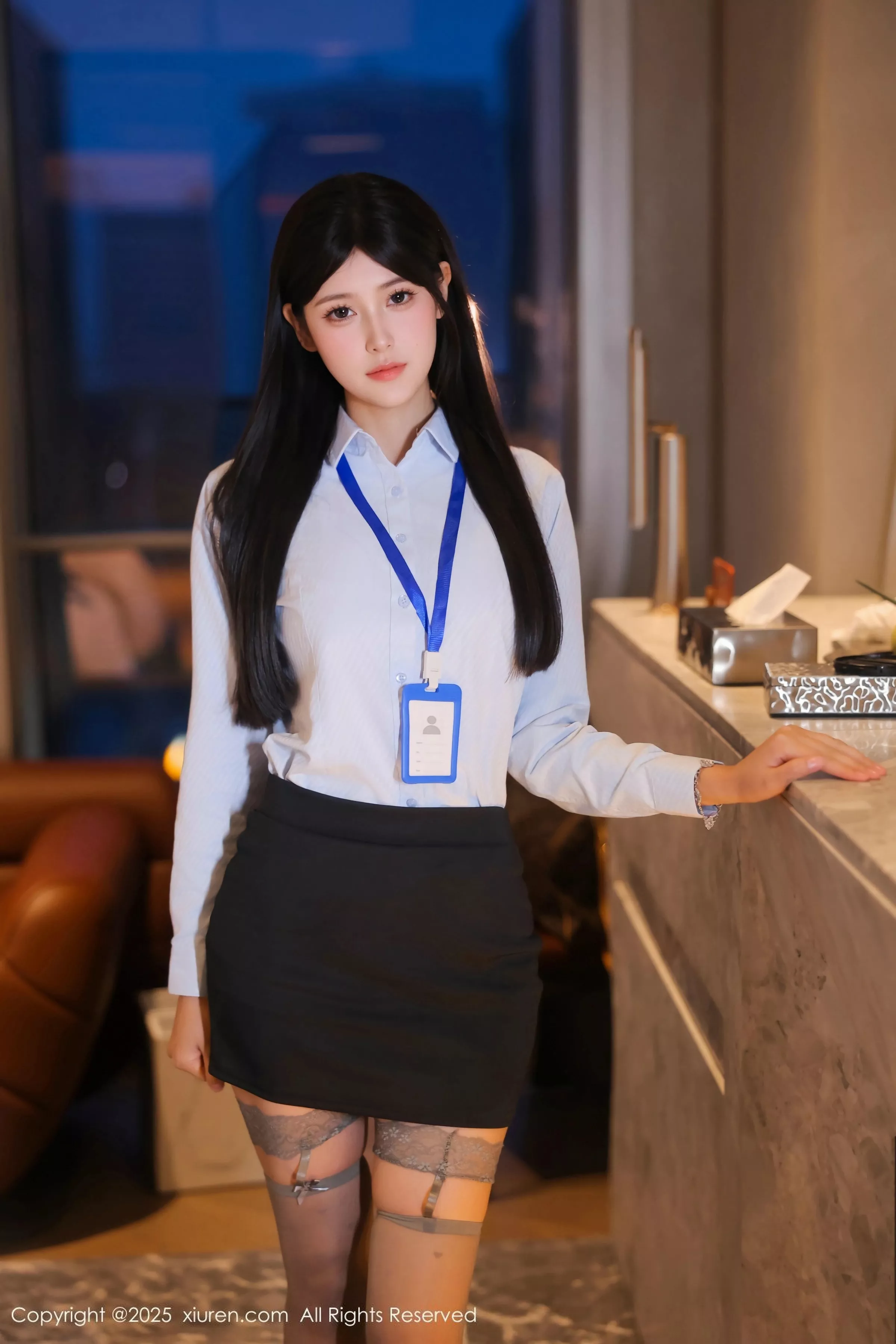 秀人集.com_[XiuRen秀人网]No.10440_模特余安安OL服饰露黑色情趣内衣配灰丝袜秀凹凸身材诱惑写真69P