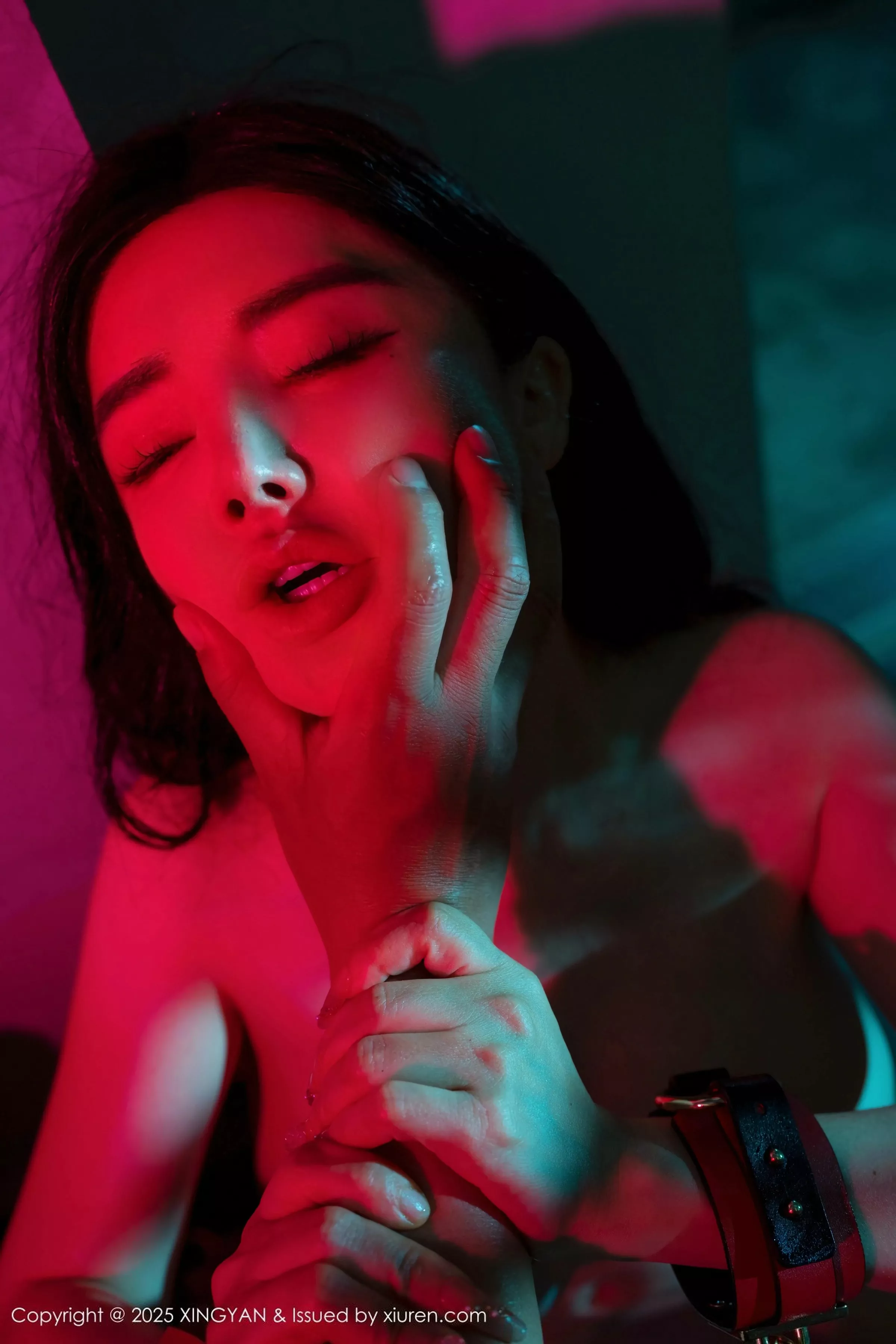 秀人集.com_[XINGYAN星颜社]VOL.359_模特潘思沁性感黑色情趣内衣配超薄黑丝秀巨乳肥臀惹火诱惑写真77P