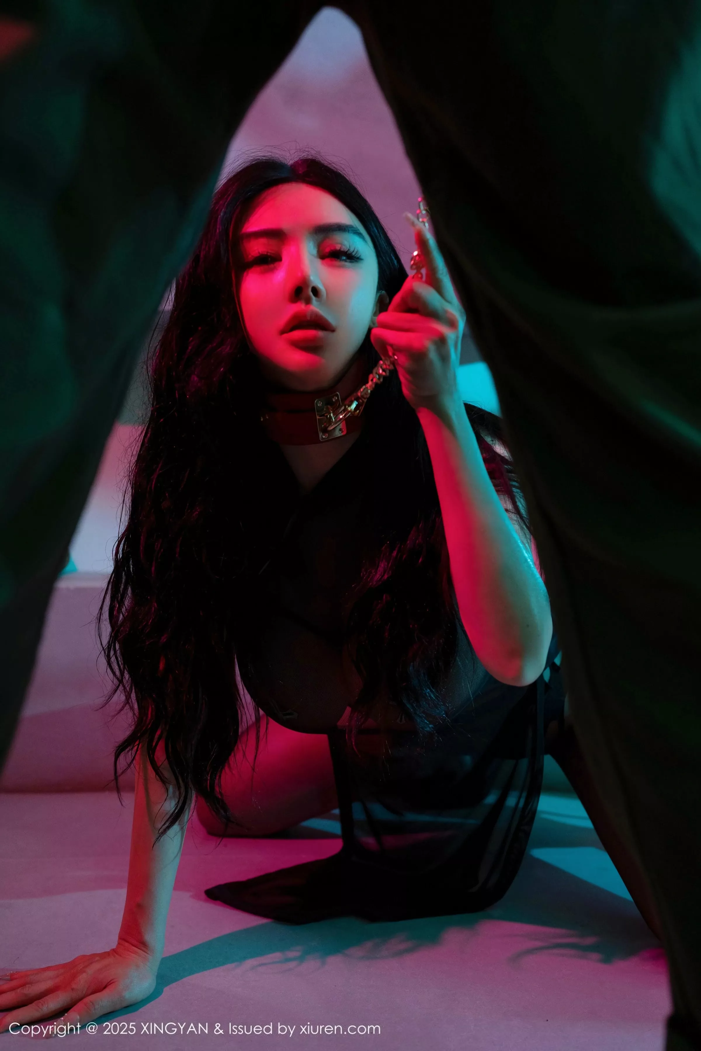 秀人集.com_[XINGYAN星颜社]VOL.359_模特潘思沁性感黑色情趣内衣配超薄黑丝秀巨乳肥臀惹火诱惑写真77P