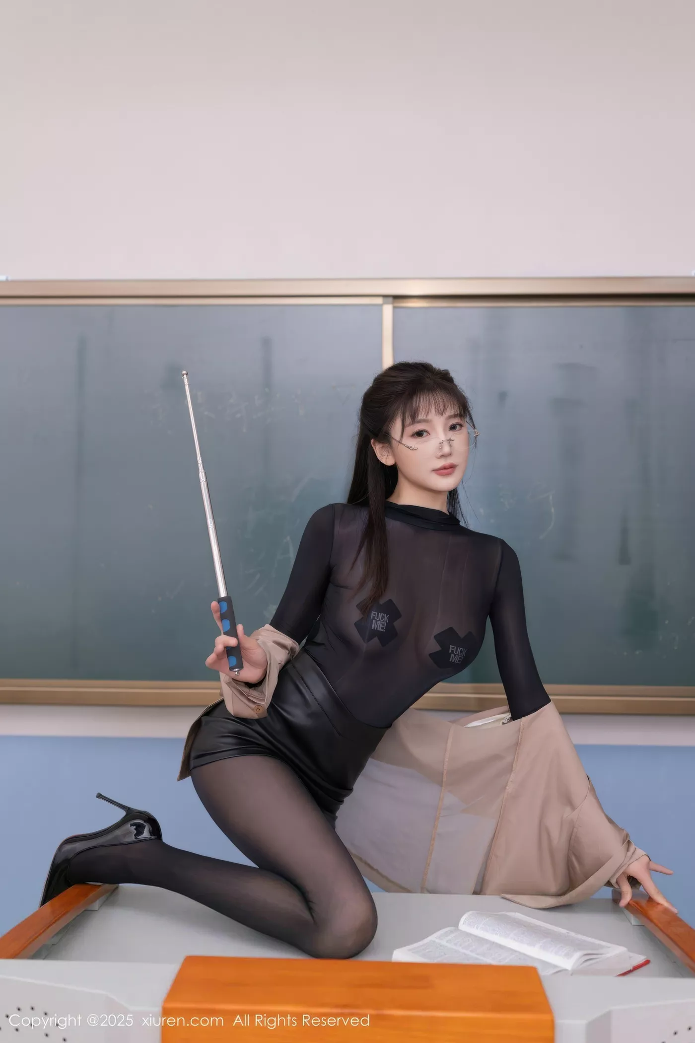 秀人集.com_[XiuRen秀人网]No.10558_模特陆萱萱场景拍摄性感黑色连体丝袜秀翘臀美腿撩人诱惑写真80P