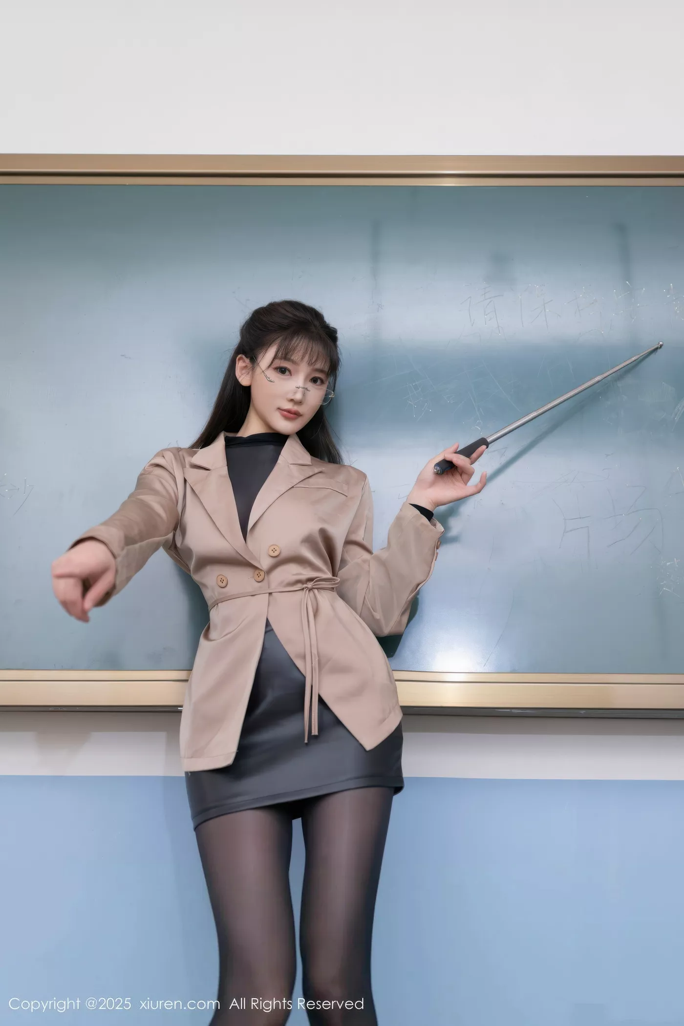 秀人集.com_[XiuRen秀人网]No.10558_模特陆萱萱场景拍摄性感黑色连体丝袜秀翘臀美腿撩人诱惑写真80P