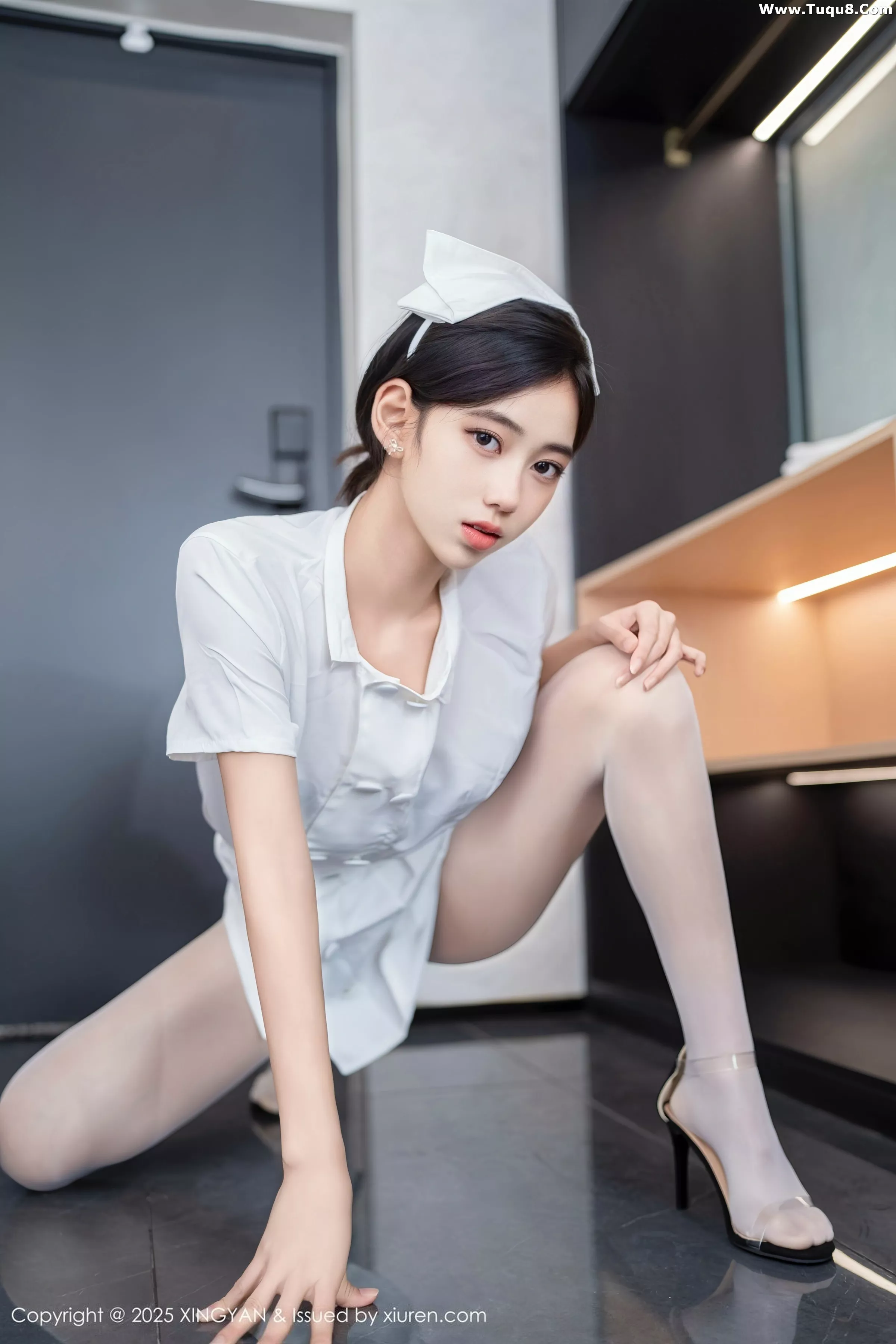 秀人集.com_[XINGYAN星颜社]VOL.371_模特时安安性感白色护士服配超薄无内白丝秀柔美身姿诱惑写真75P