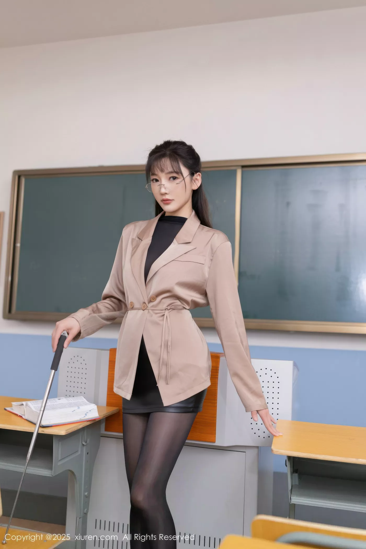 秀人集.com_[XiuRen秀人网]No.10558_模特陆萱萱场景拍摄性感黑色连体丝袜秀翘臀美腿撩人诱惑写真80P