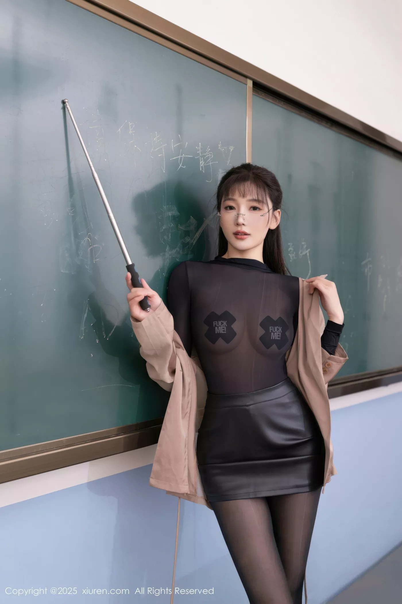 秀人集.com_[XiuRen秀人网]No.10558_模特陆萱萱场景拍摄性感黑色连体丝袜秀翘臀美腿撩人诱惑写真80P