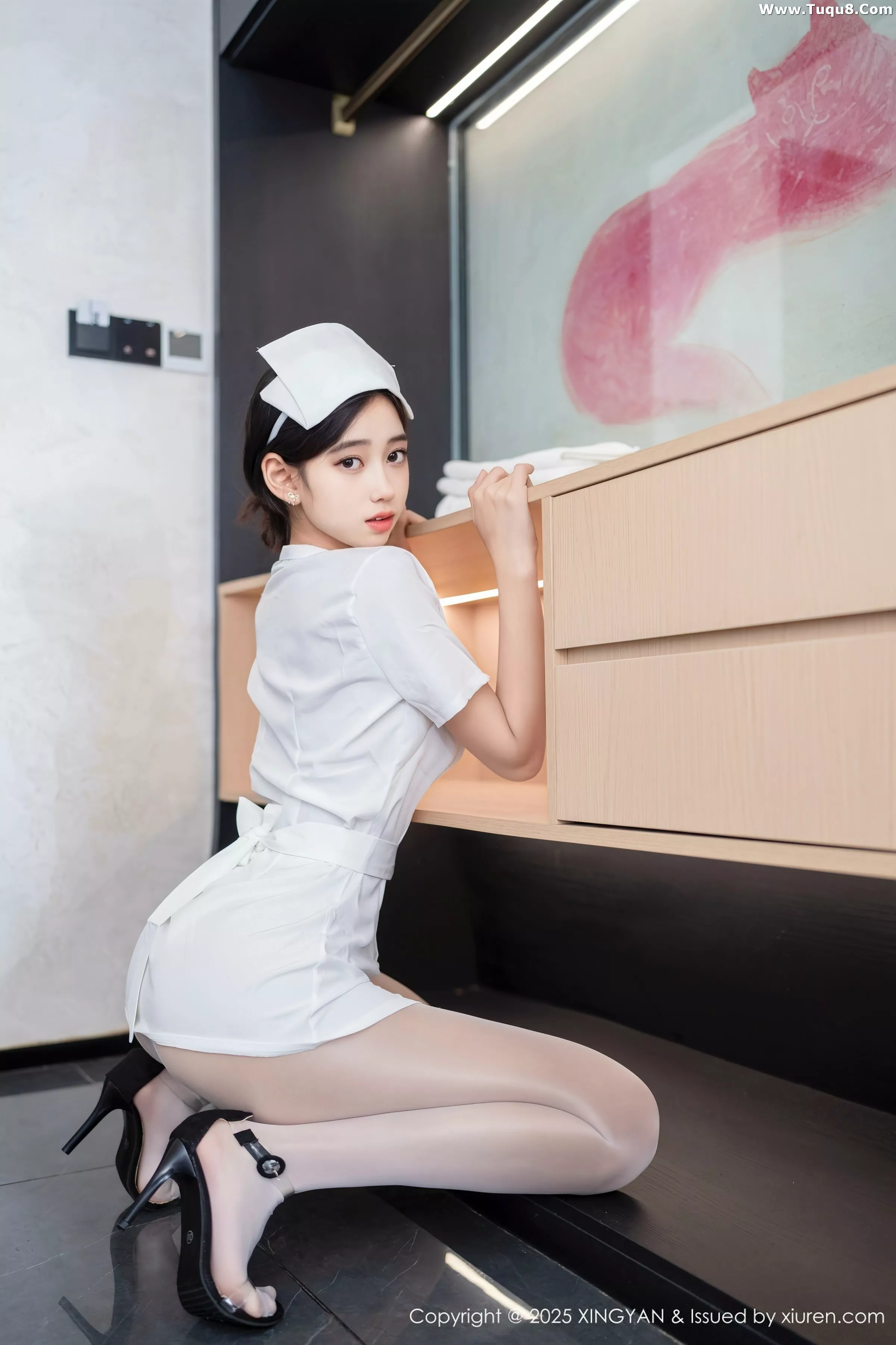 秀人集.com_[XINGYAN星颜社]VOL.371_模特时安安性感白色护士服配超薄无内白丝秀柔美身姿诱惑写真75P