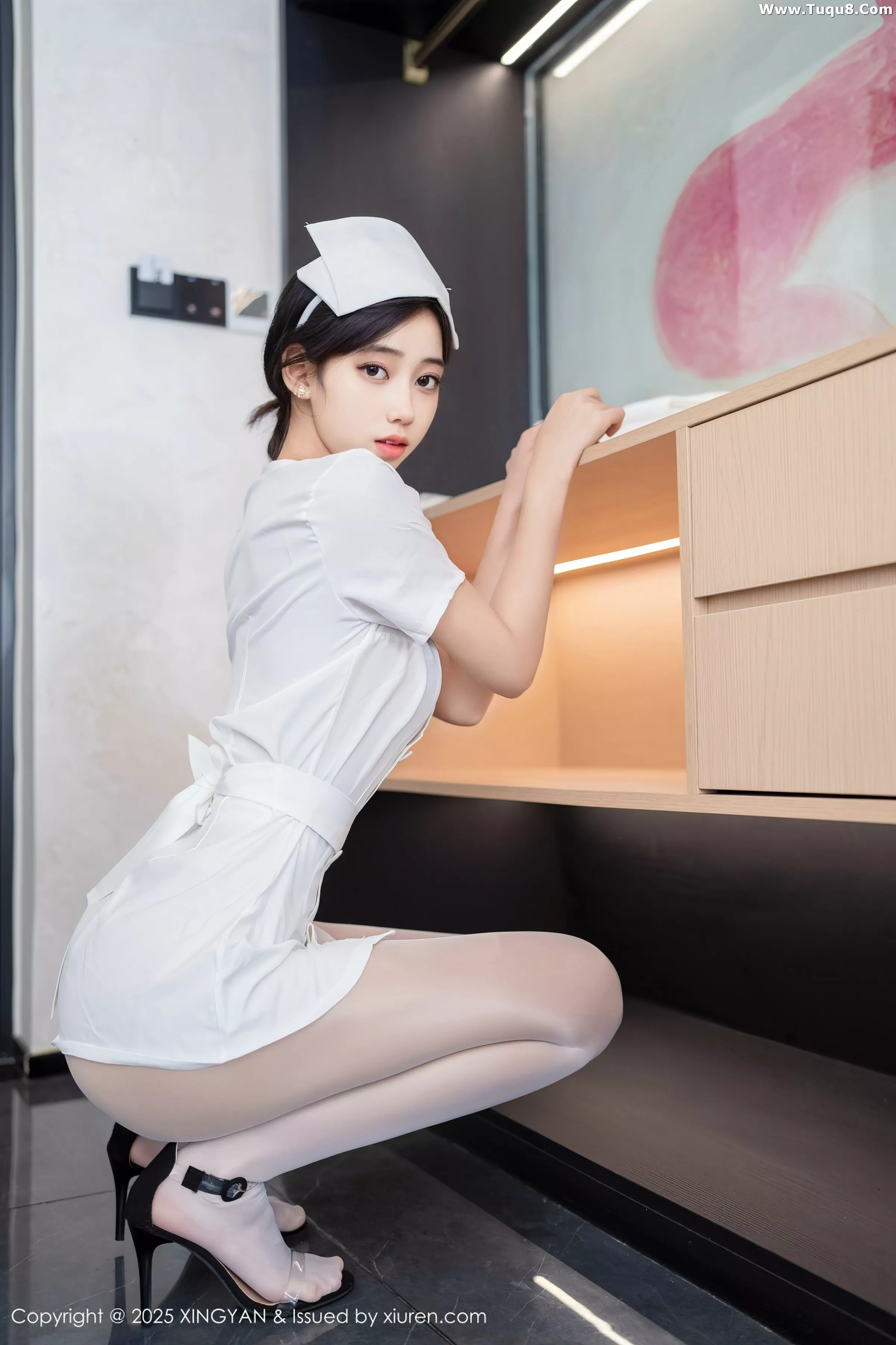 秀人集.com_[XINGYAN星颜社]VOL.371_模特时安安性感白色护士服配超薄无内白丝秀柔美身姿诱惑写真75P