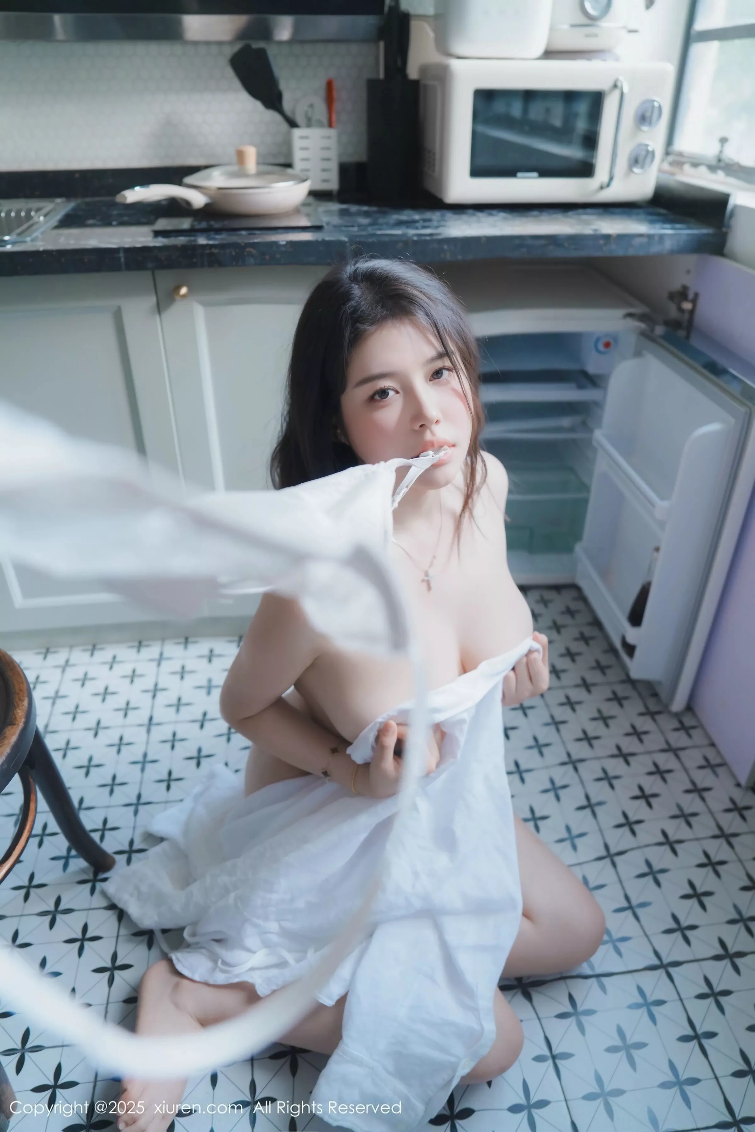 秀人集.com_[XiuRen秀人网]No.10455_模特林若凡F性感白衬衣露白色情趣内衣秀丰腴身材惹火诱惑写真50P