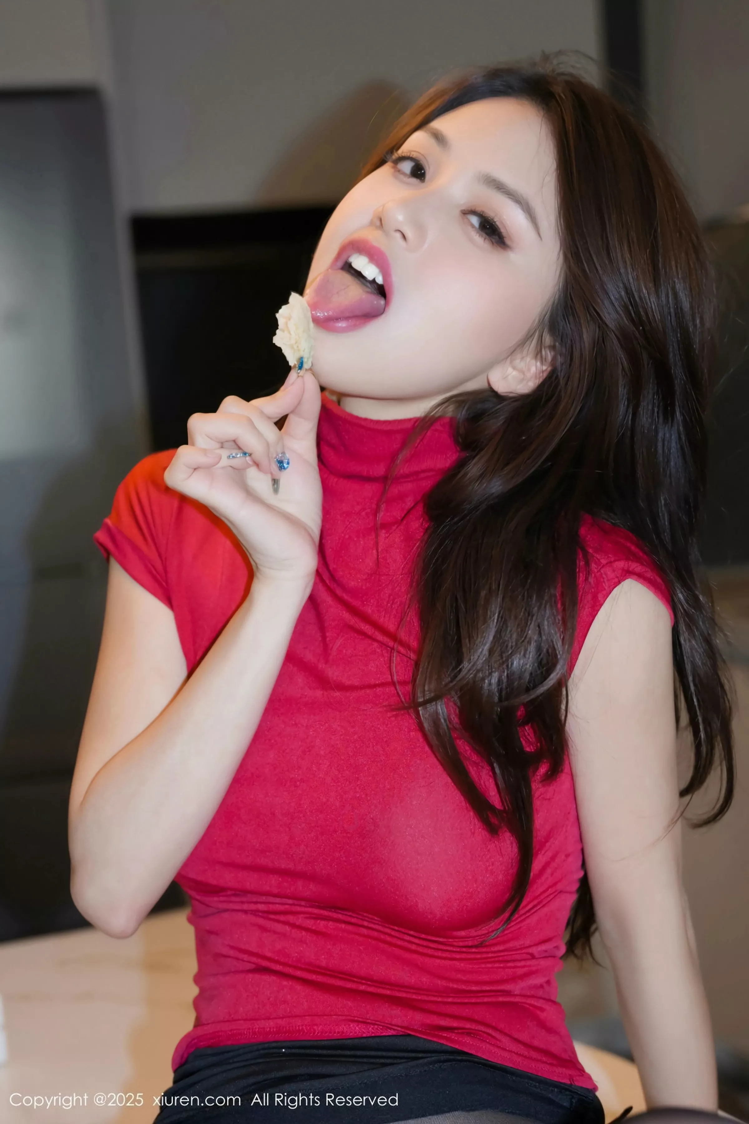 秀人集.com_[XiuRen秀人网]No.10461_模特Well11性感红T配黑短裙露超薄黑丝秀高挑曼妙身姿诱惑写真73P