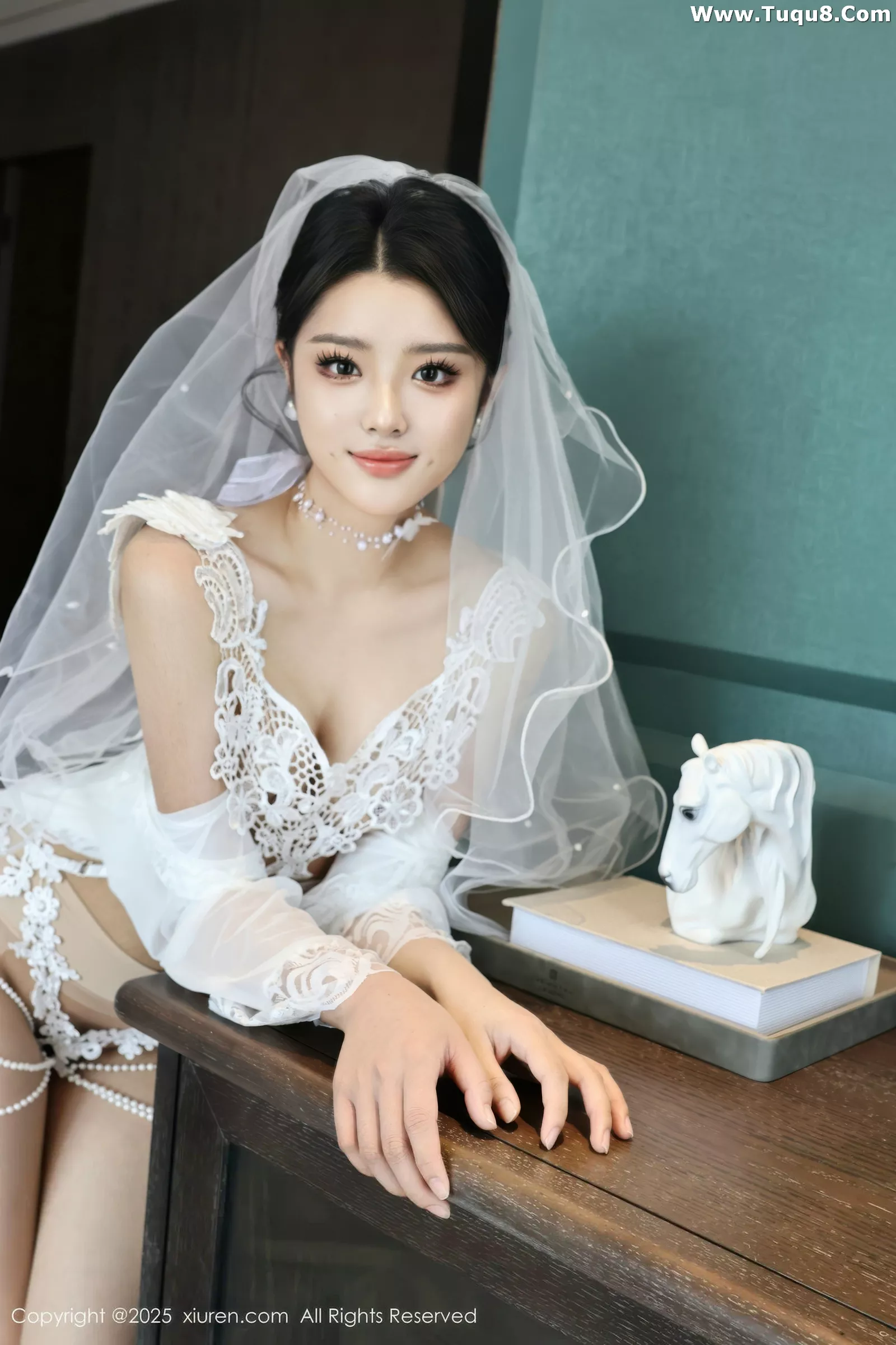 秀人集.com_[XiuRen秀人网]No.10559_新人模特糯梨子性感白色情趣婚纱配白色丝袜秀曼妙身姿诱惑写真70P