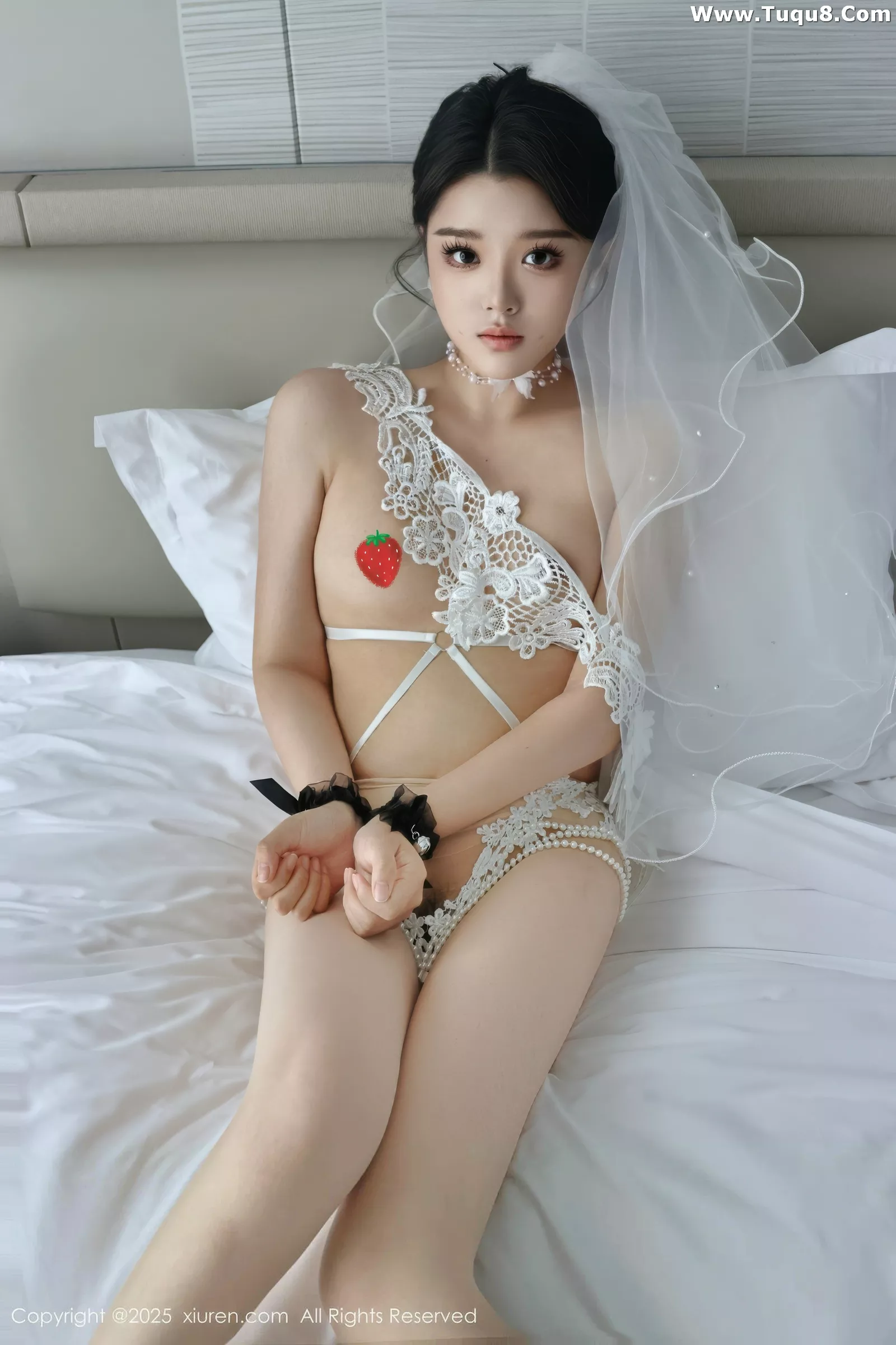 秀人集.com_[XiuRen秀人网]No.10559_新人模特糯梨子性感白色情趣婚纱配白色丝袜秀曼妙身姿诱惑写真70P