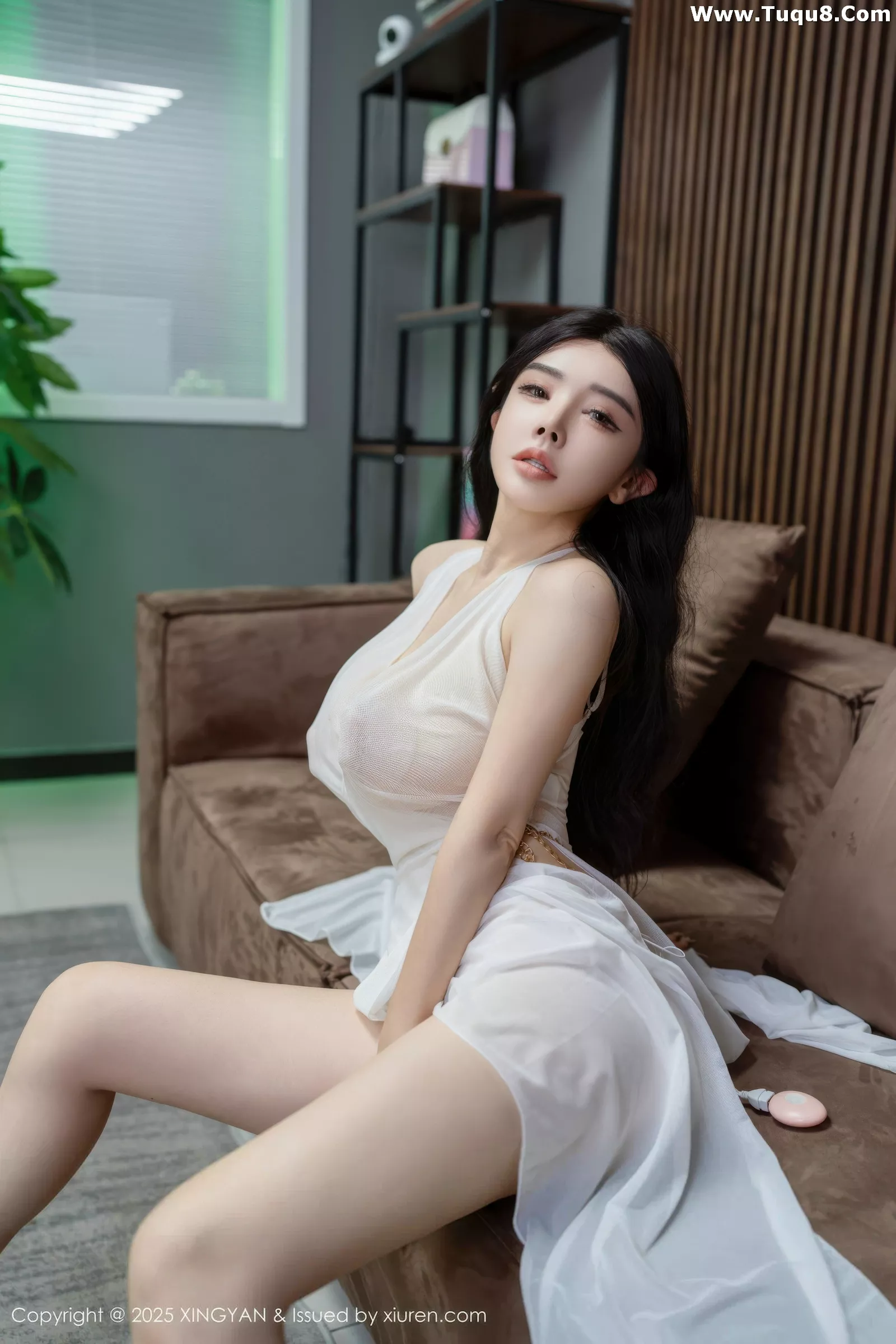 秀人集.com_[XINGYAN星颜社]VOL.372_模特潘思沁私房性感白色连衣短裙半脱秀巨乳肥臀撩人诱惑写真73P