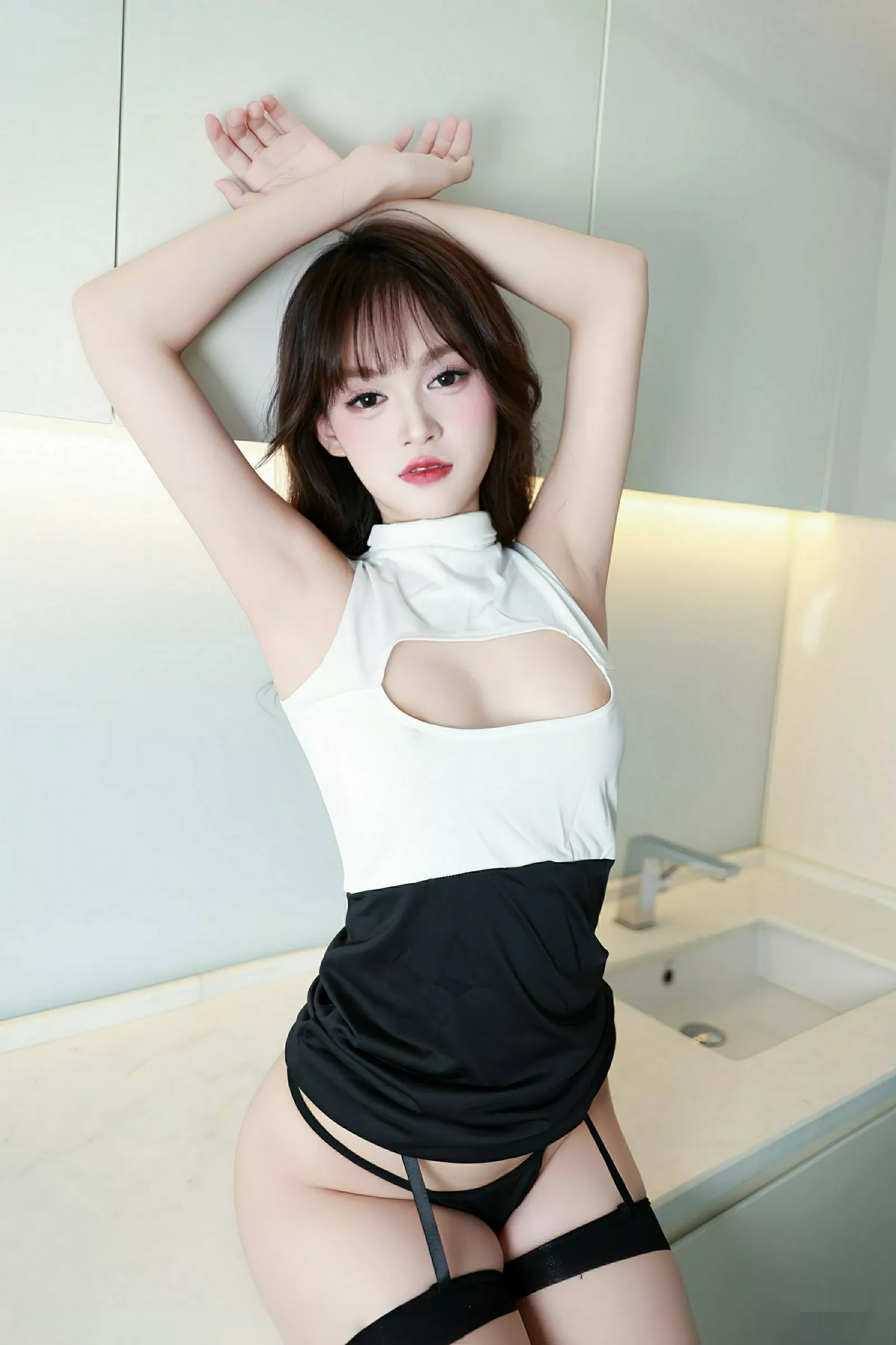 秀人集.com_[XiuRen秀人网]No.10590_模特糯咪性感黑色情趣服饰配超薄肉丝秀完美身材迷人诱惑写真80P