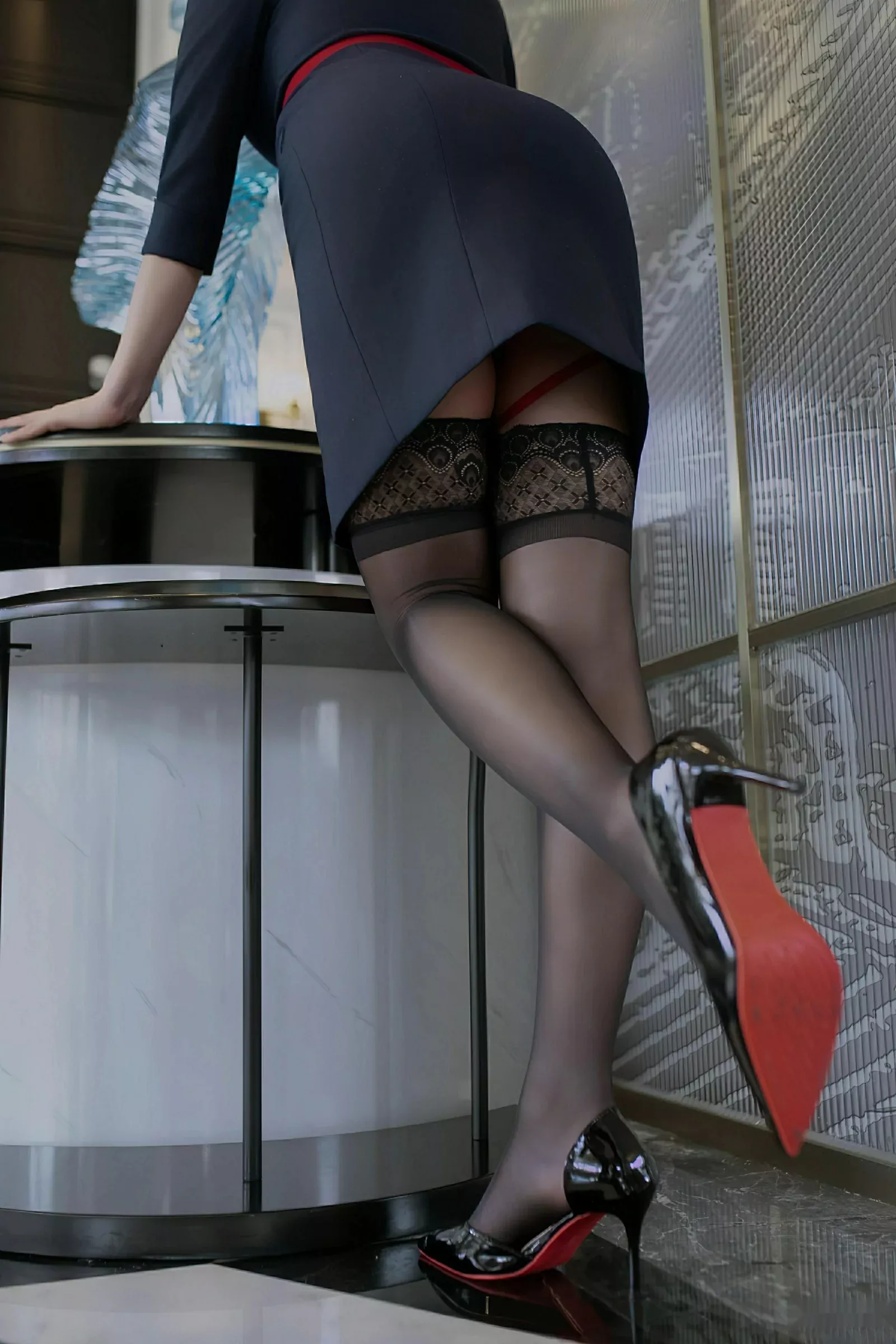 秀人集.com_[XiuRen秀人网]No.10574_模特冬安性感OL服饰露红色蕾丝内衣配黑丝袜秀丰满身材诱惑写真78P