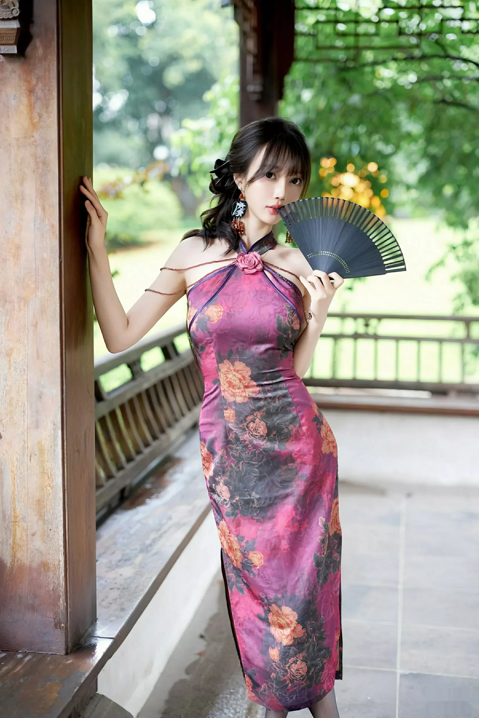 秀人集.com_[XiuRen秀人网]No.10593_模特玥儿玥er性感紫色旗袍服饰配黑丝吊袜秀完美身材诱惑写真64P