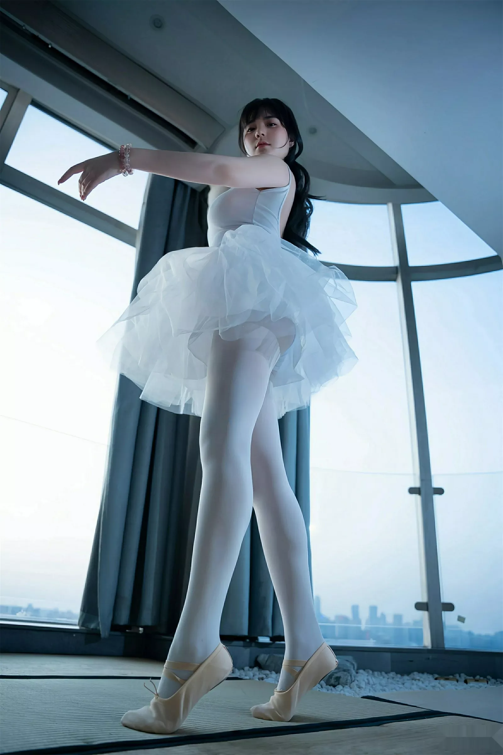 秀人集.com_[XiuRen秀人网]No.10575_模特软情性感白色芭蕾短裙配白色丝袜秀曼妙身姿完美诱惑写真78P