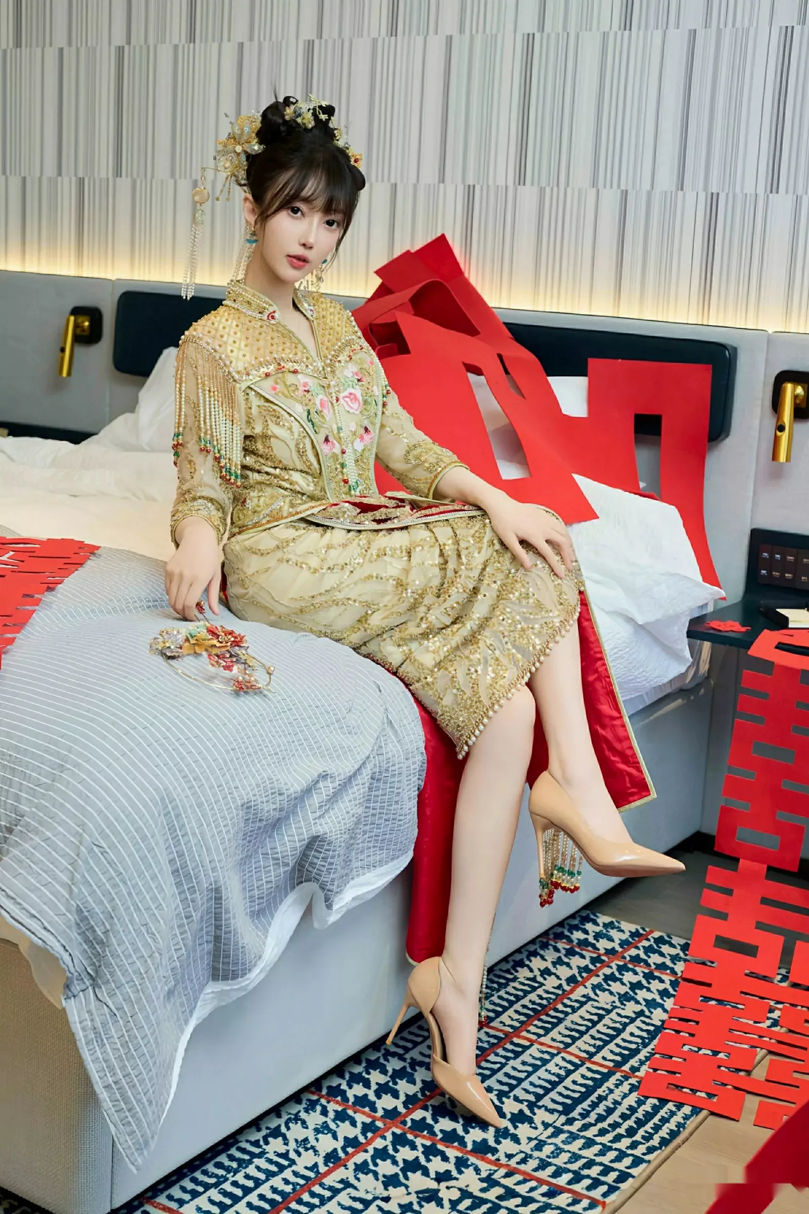 秀人集.com_[XiuRen秀人网]No.10567_模特玥儿玥er性感红色蕾丝内衣配超薄肉丝秀完美身材诱惑写真72P