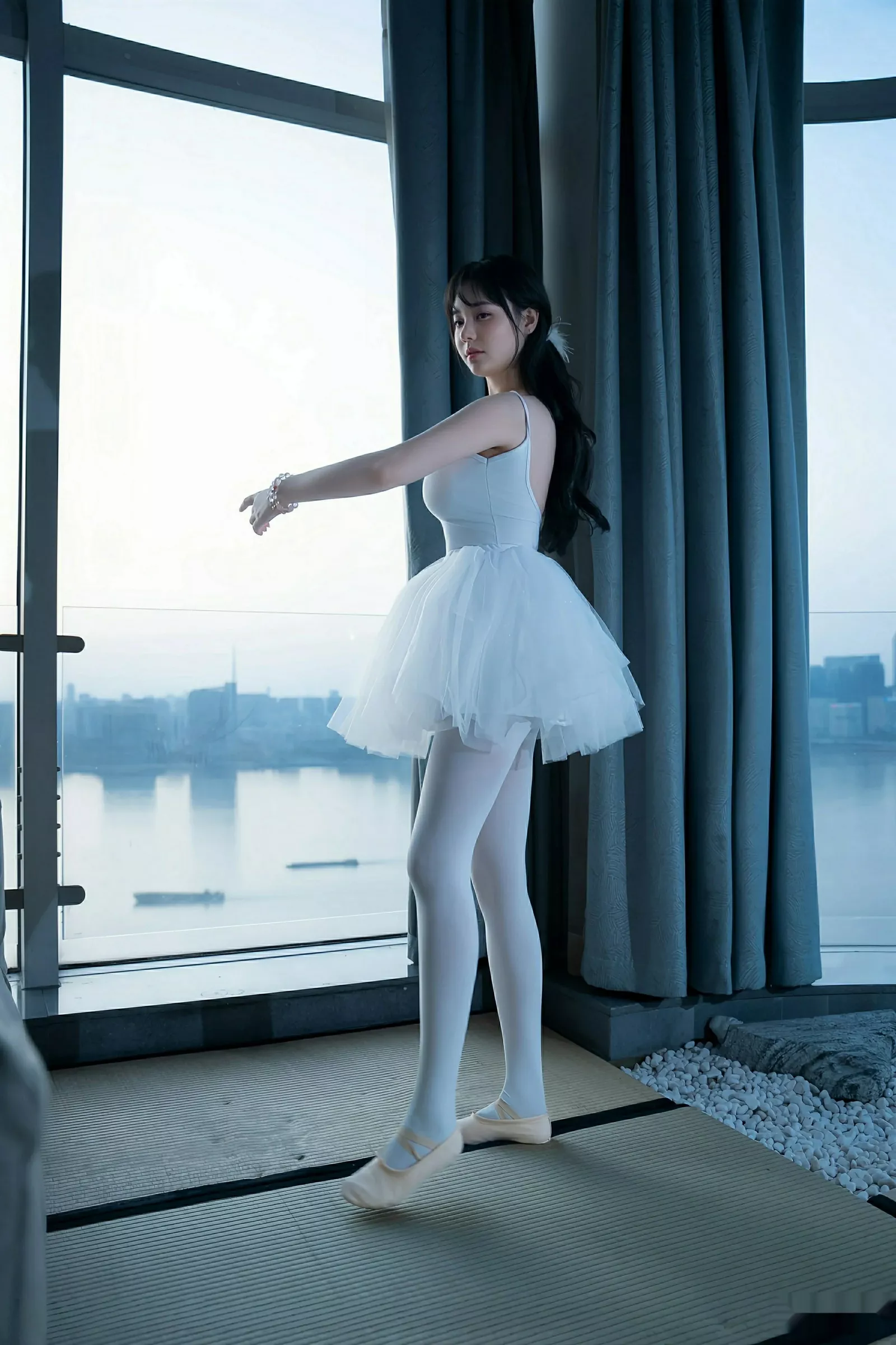 秀人集.com_[XiuRen秀人网]No.10575_模特软情性感白色芭蕾短裙配白色丝袜秀曼妙身姿完美诱惑写真78P