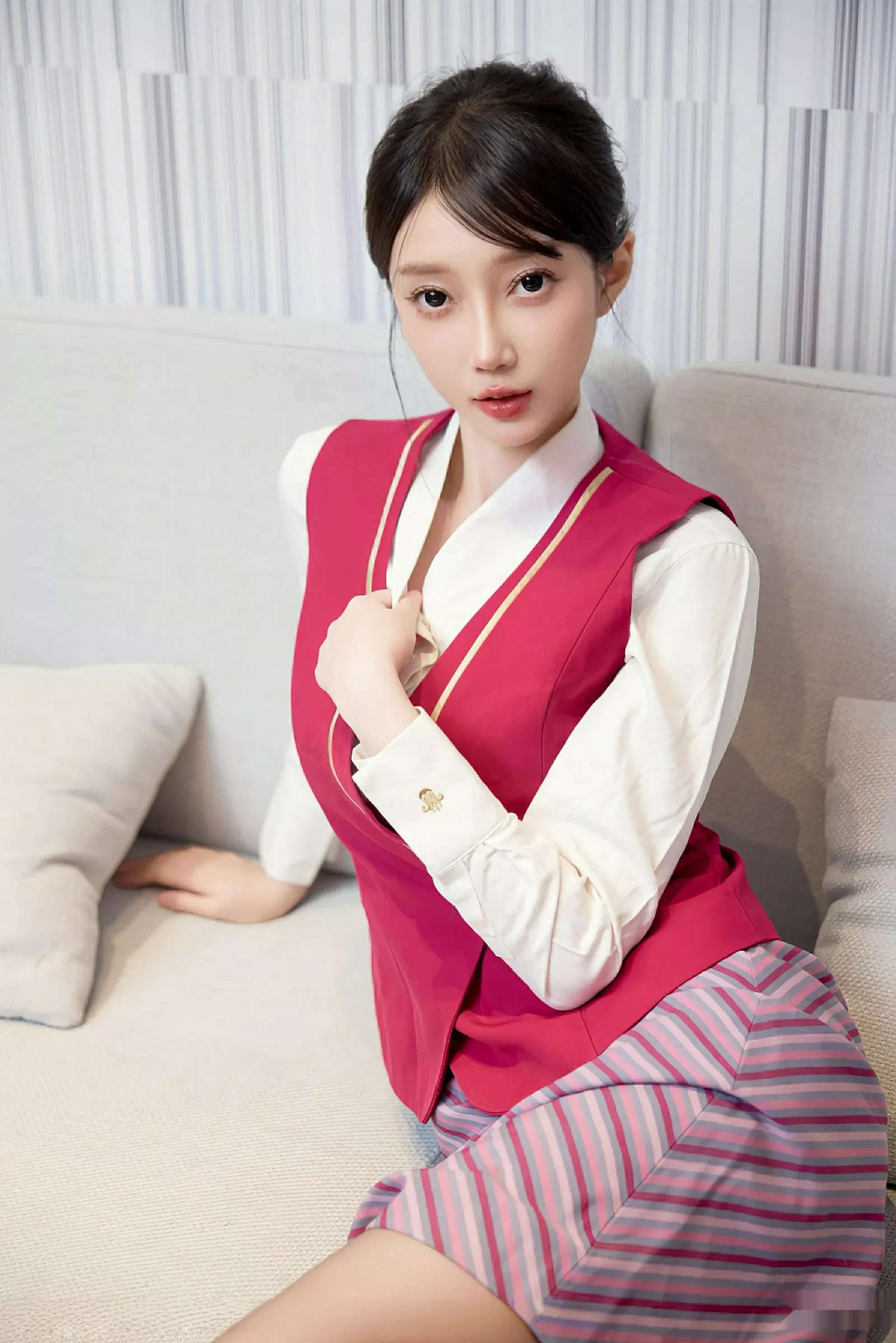 秀人集.com_[XiuRen秀人网]No.10620_模特玥儿玥er性感空姐制服配超薄黑丝秀曼妙身姿迷人诱惑写真70P