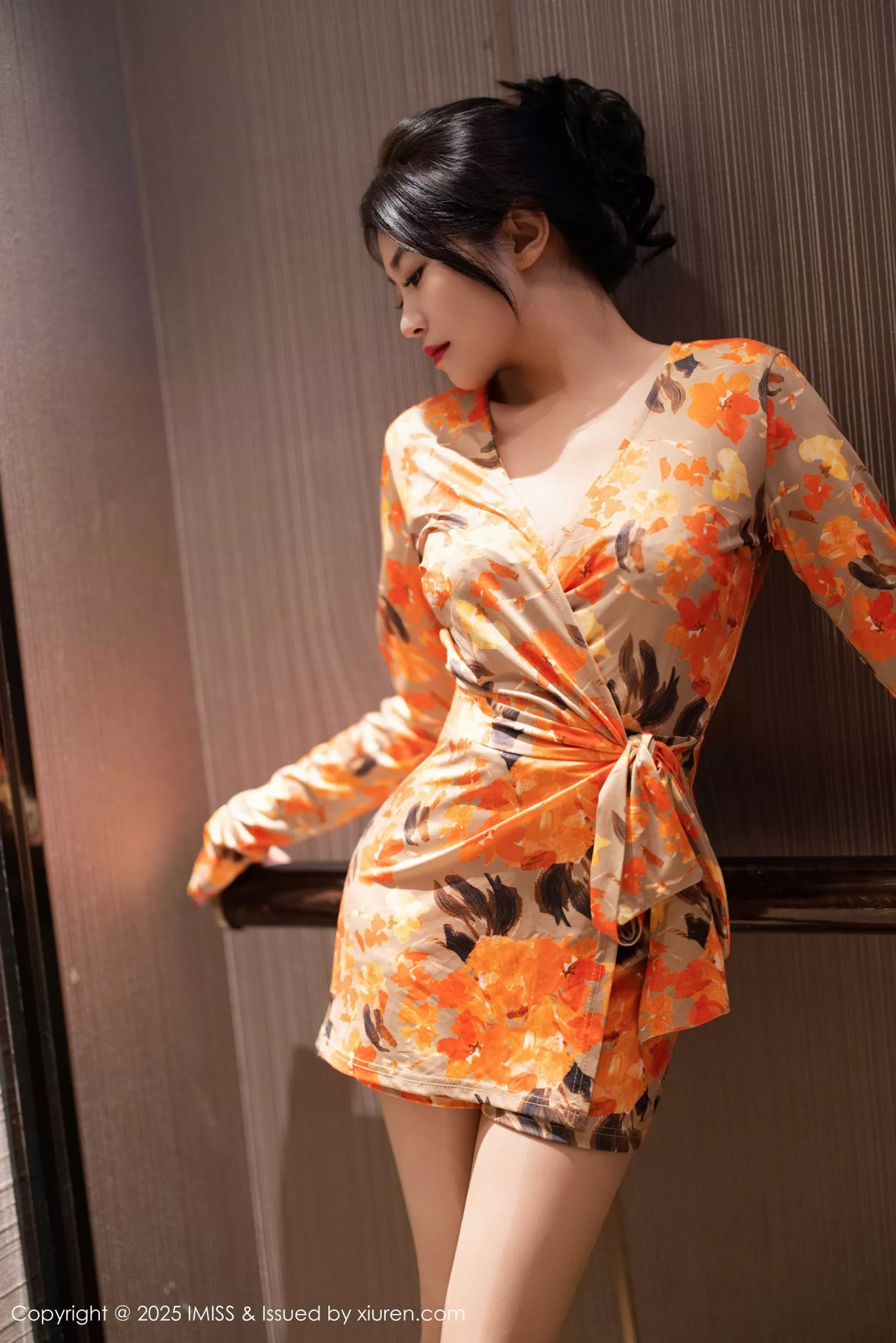 秀人集.com_[IMISS爱蜜社]Vol.796_女神许诺Sabrina连衣短裙露红色内衣配超薄肉丝秀美腿诱惑写真98P