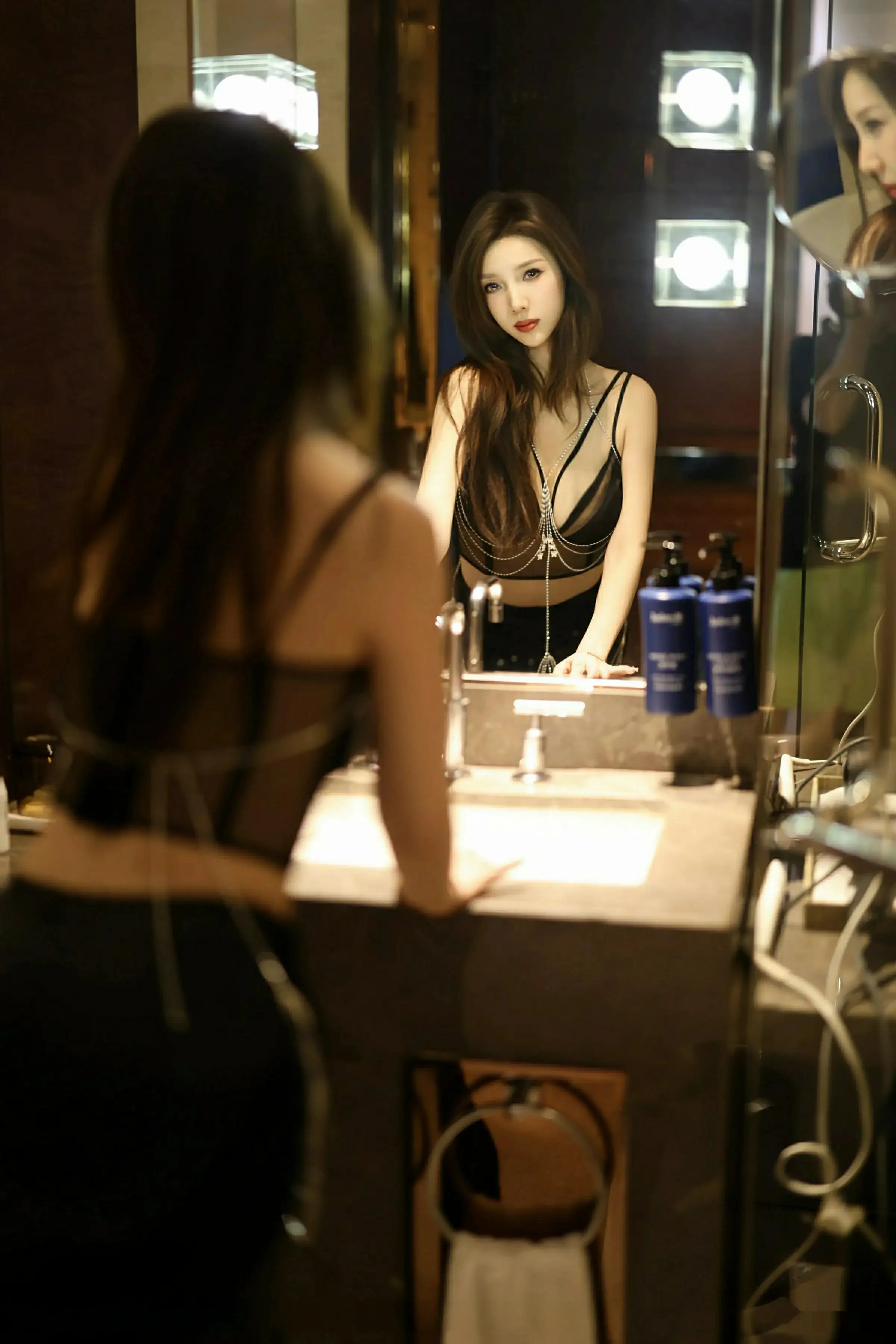 秀人集.com_[YouMi尤蜜荟]Vol.1156_新人模特桃桃·夭夭twins黑色长裙露黑色内衣秀曼妙身材诱惑写真70P