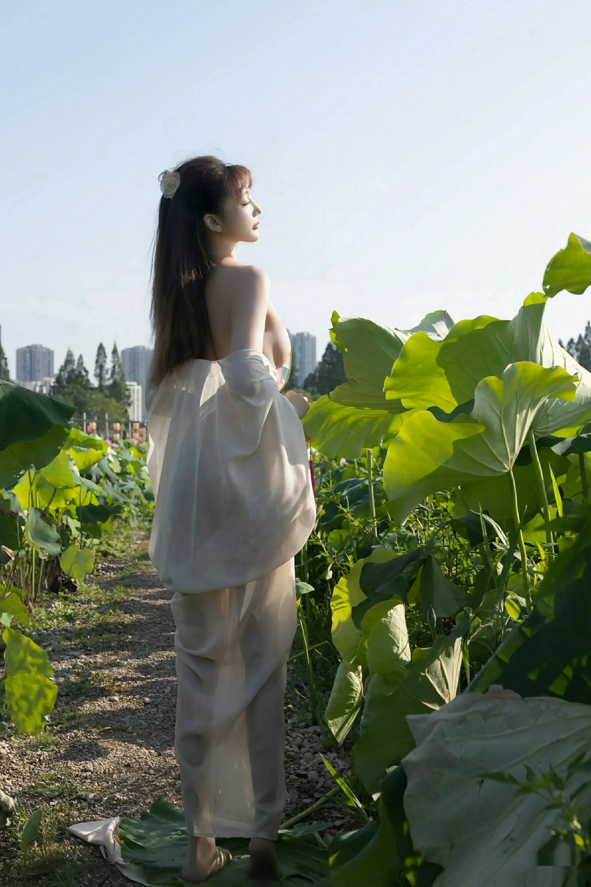 秀人集.com_[XiuRen秀人网]No.10630_模特陆萱萱户外性感浅色薄纱服饰配超薄肉丝秀柔美身姿诱惑写真76P