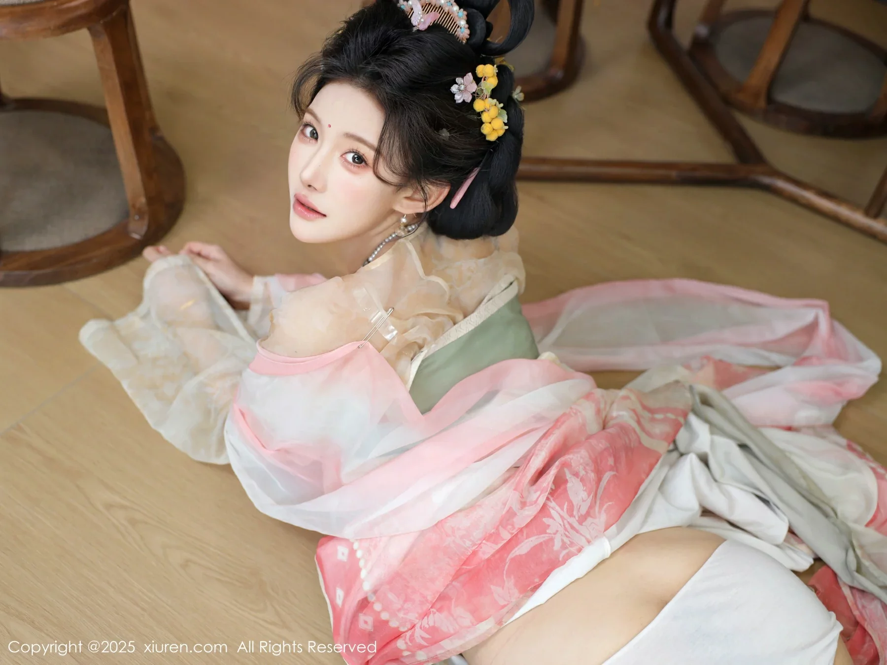 秀人集.com_[XiuRen秀人网]No.10645_模特梨霜儿古典主题性感浅色古装服饰秀丰腴身材迷人美腿写真82P